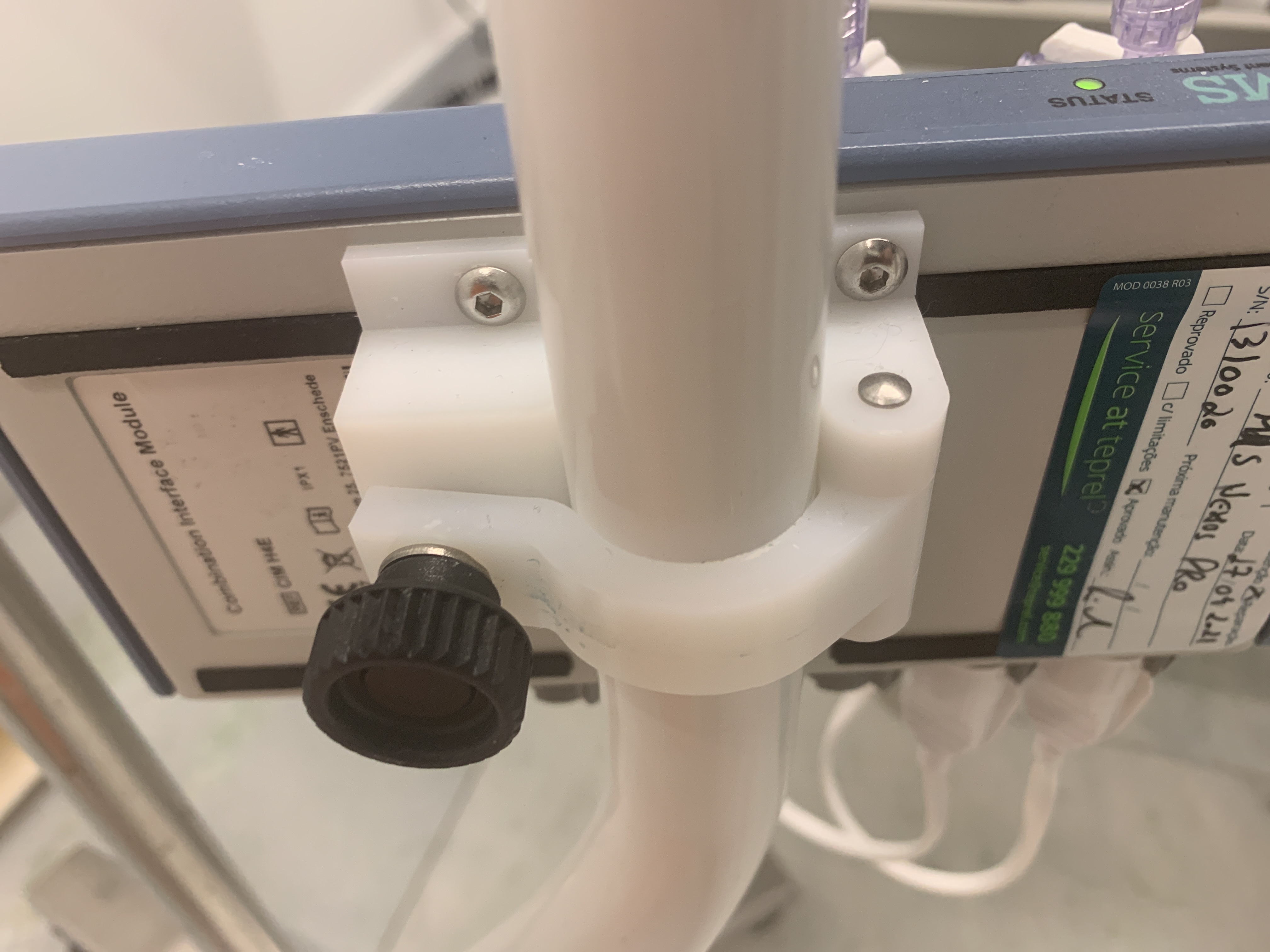 Urodinamics machine clamp.