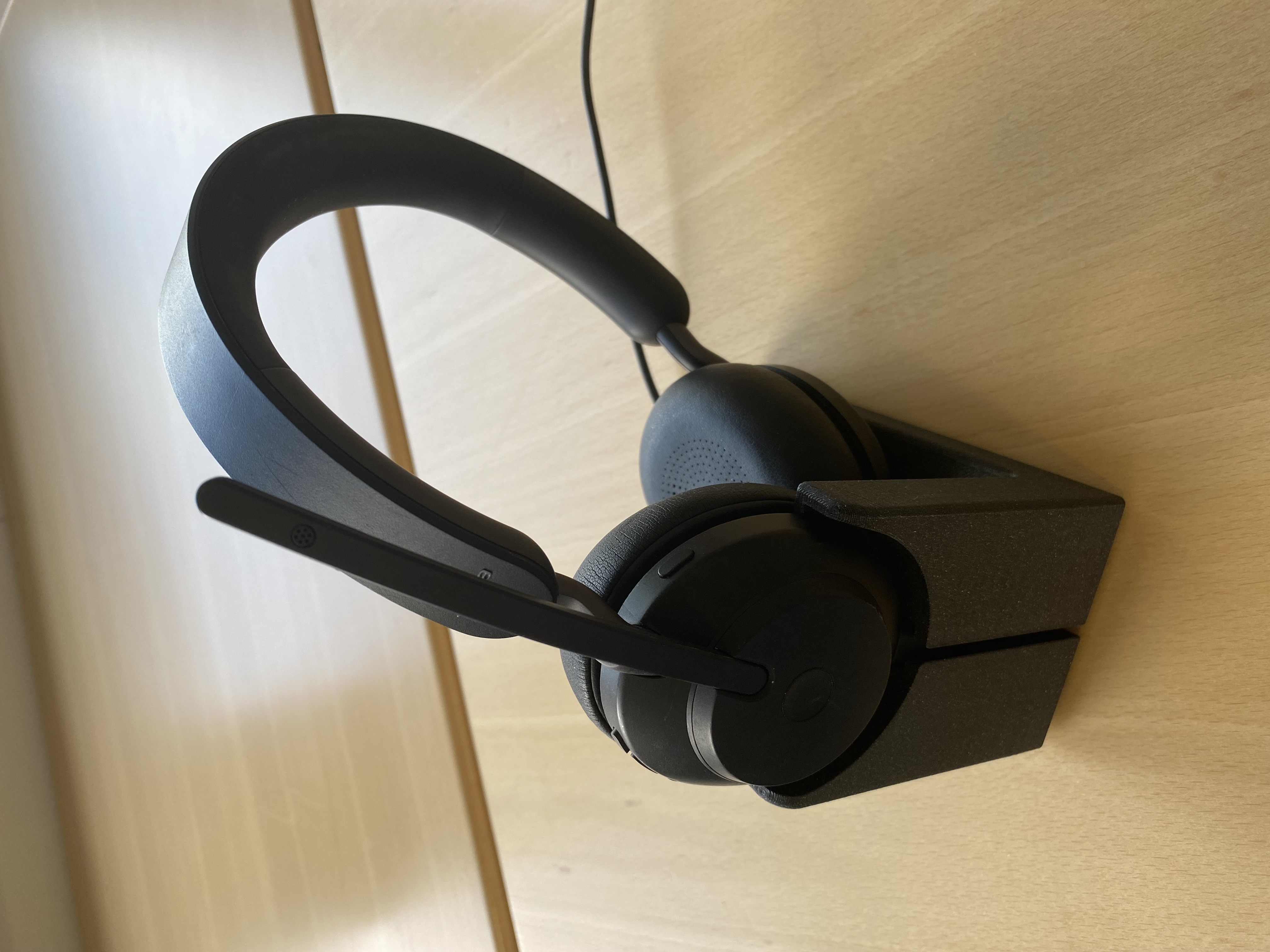 Jabra Evolve2 Charging Dock tight fit