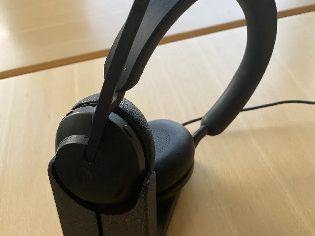 Jabra Evolve2 Charging Dock tight fit