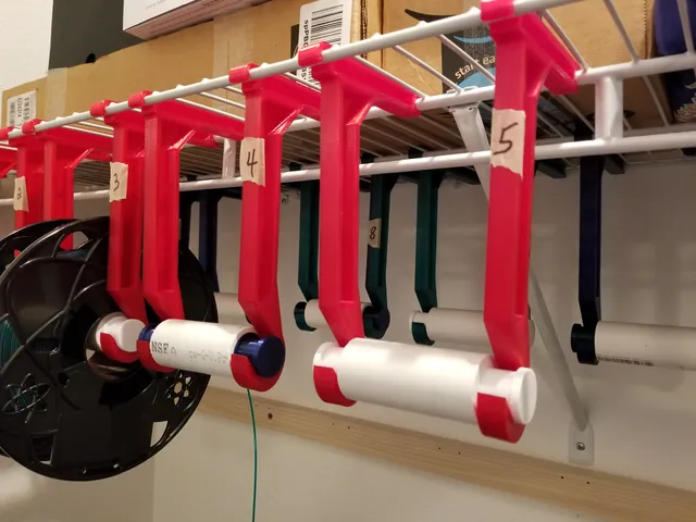 Filament spool holder for wire mesh shelves