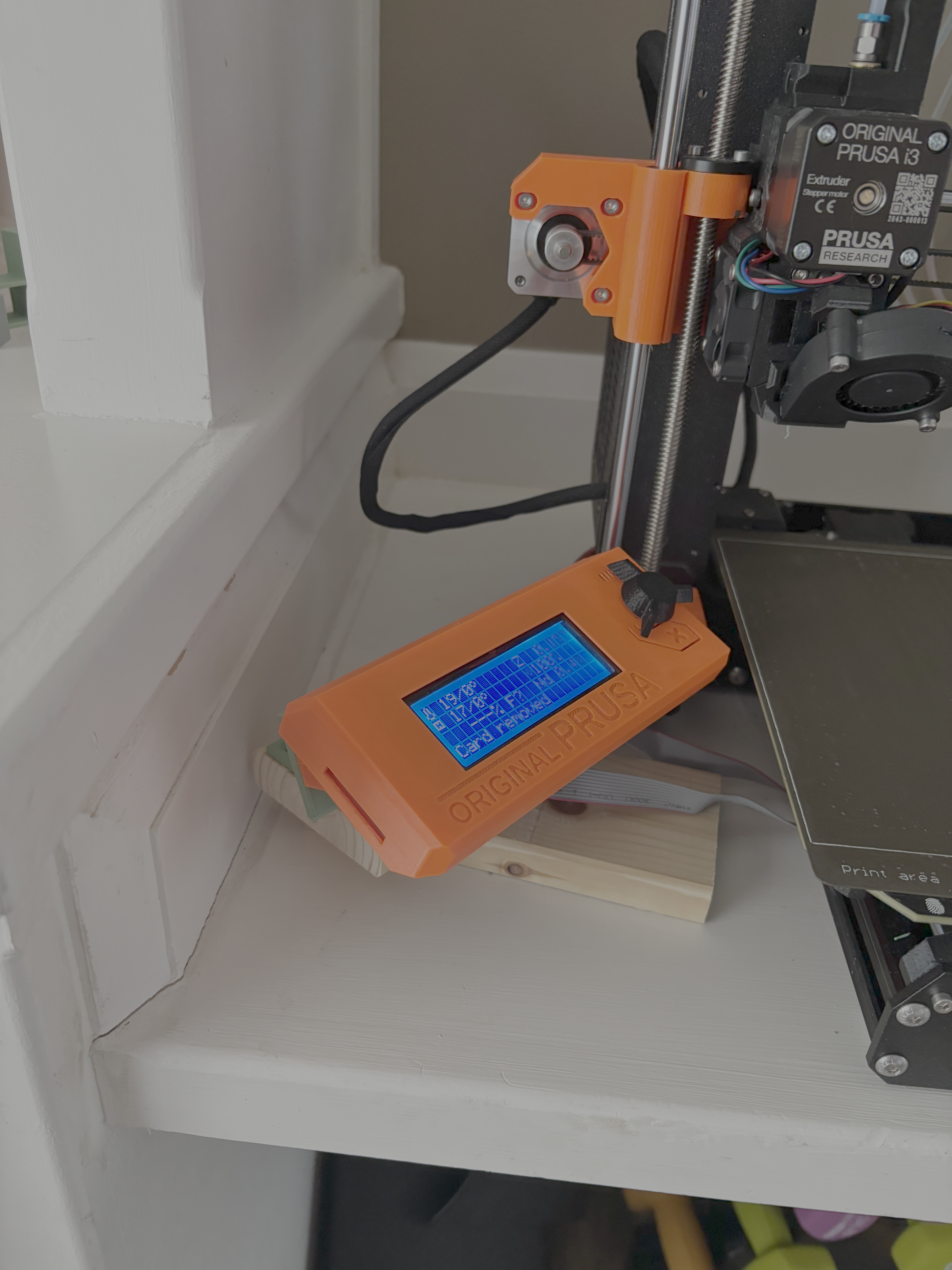 Reversible Prusa LCD screen stand/holder for fixation on wood (angled 22.5 degrees)