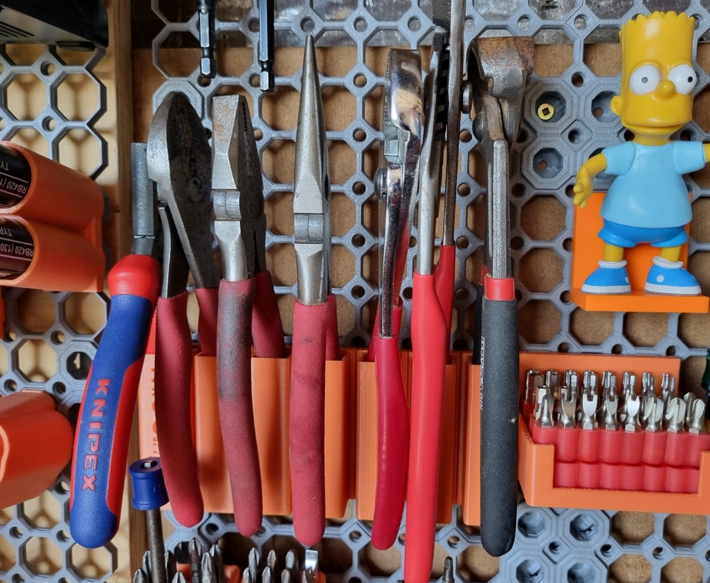 Space saving generic Plier holder(s) for Multiboard / Multiconnect