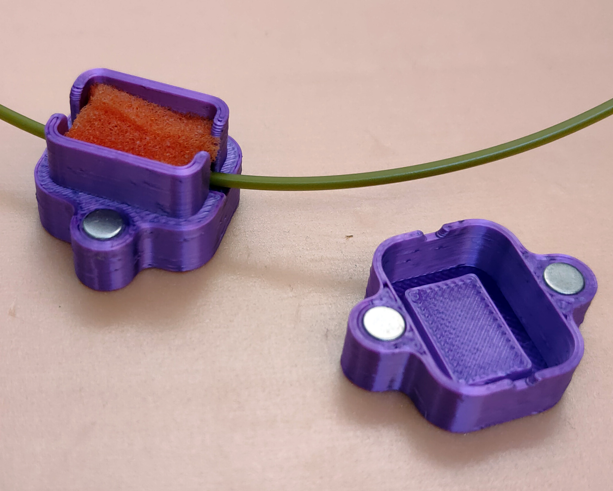 Filament filter / filament cleaner
