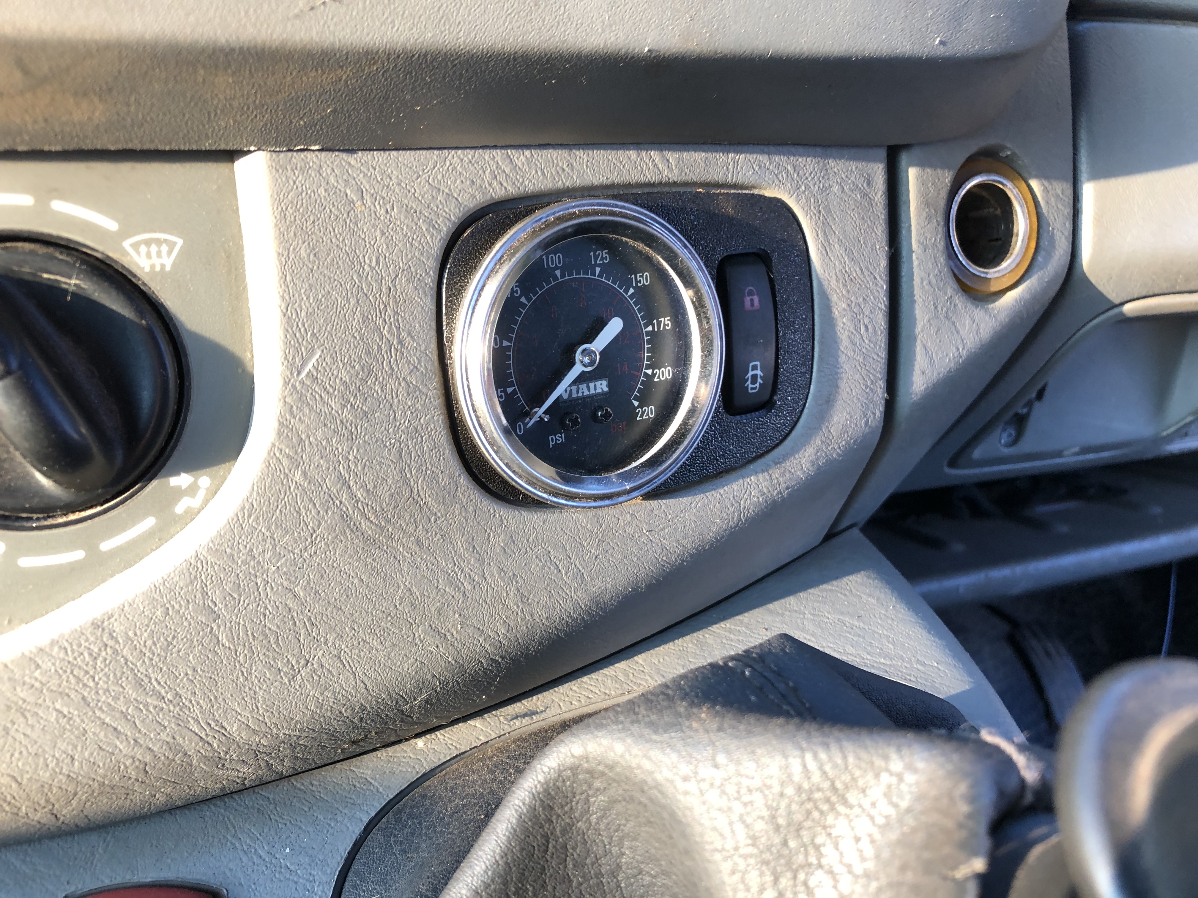 Gauge mount/holder to fit Vivaro/Traffic/Primastar vans