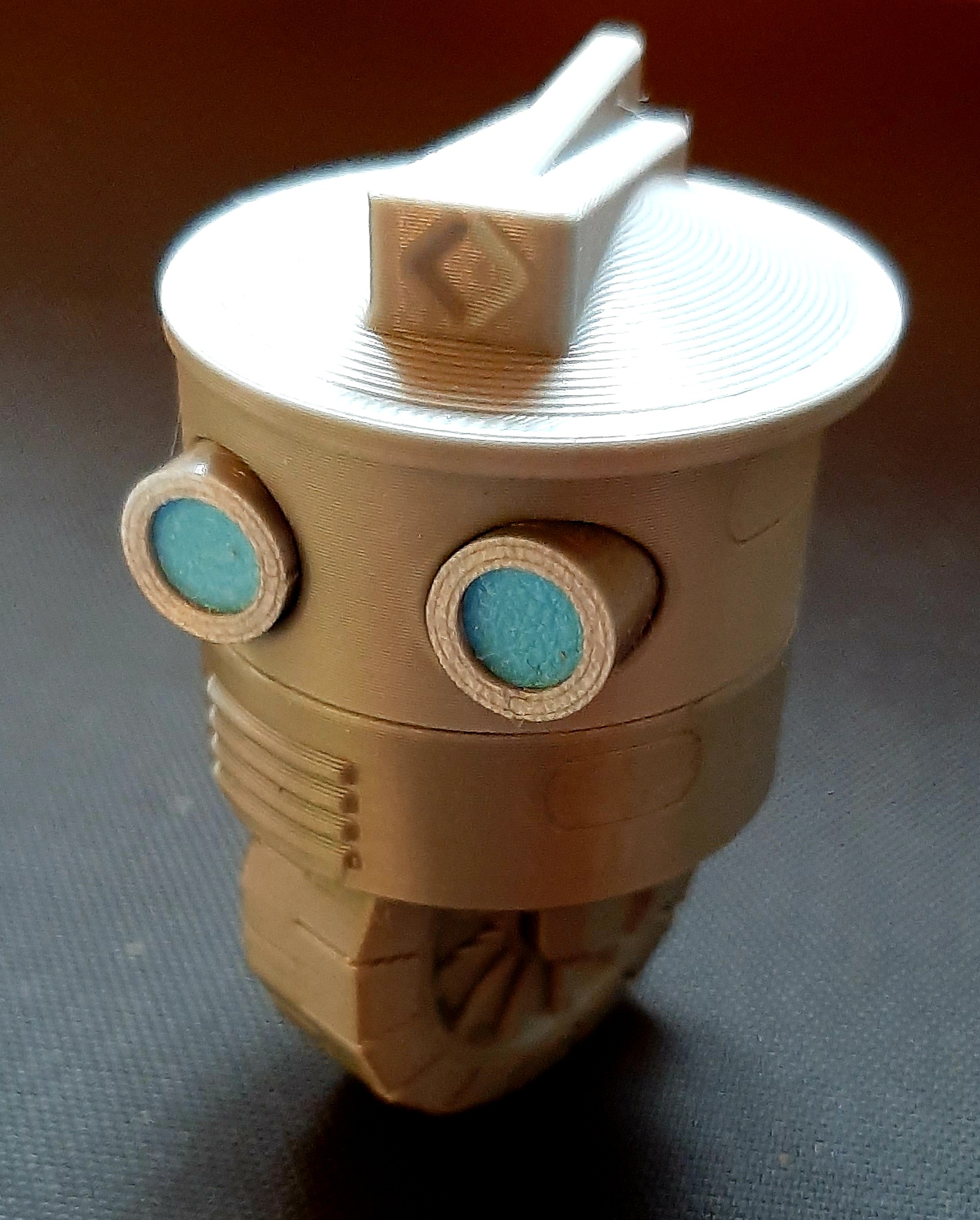 Rollerbot, rotating wheel and rotatable head