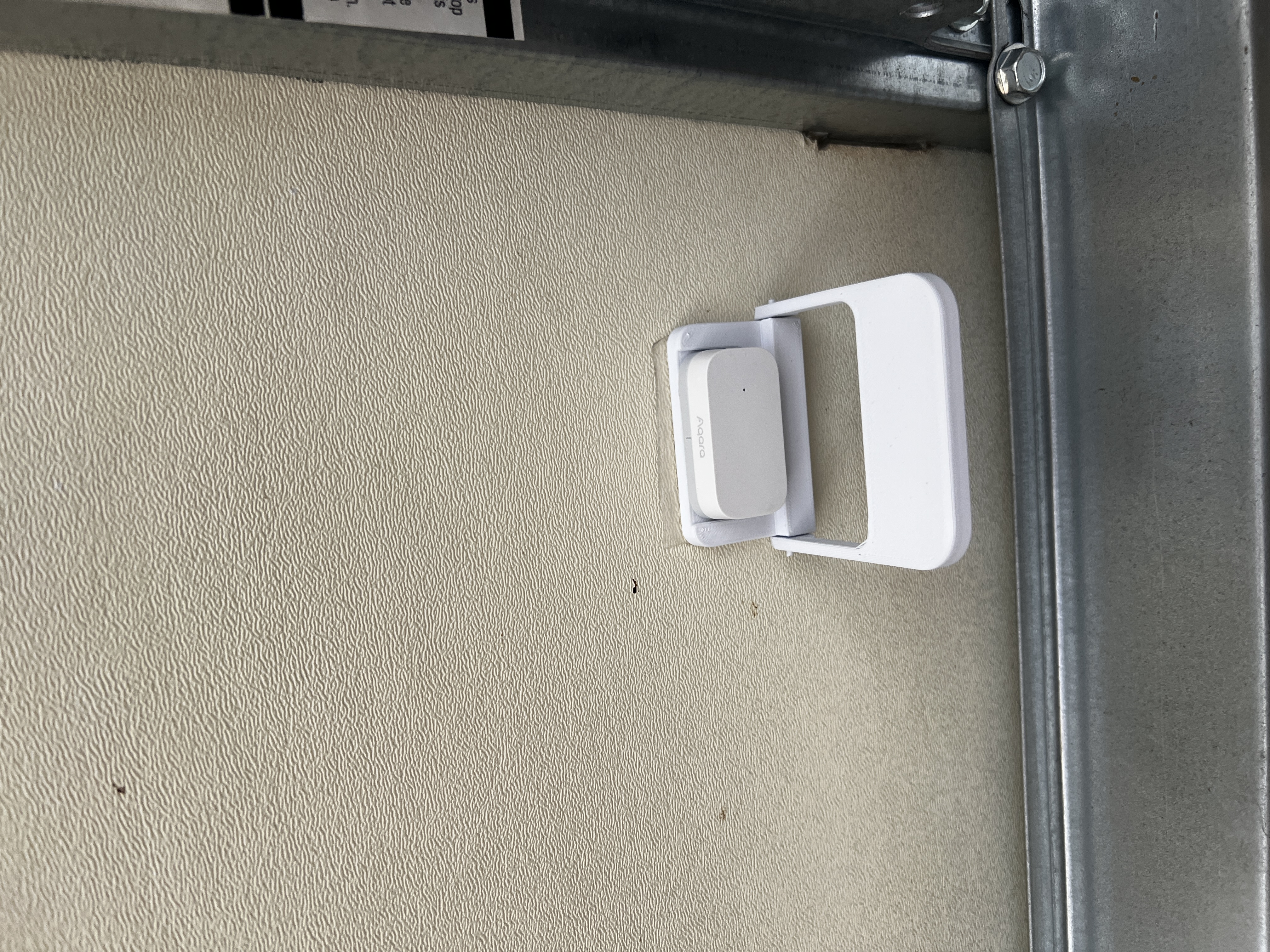 garage door holder for Aqara Door and window sensor — thumbnail 3
