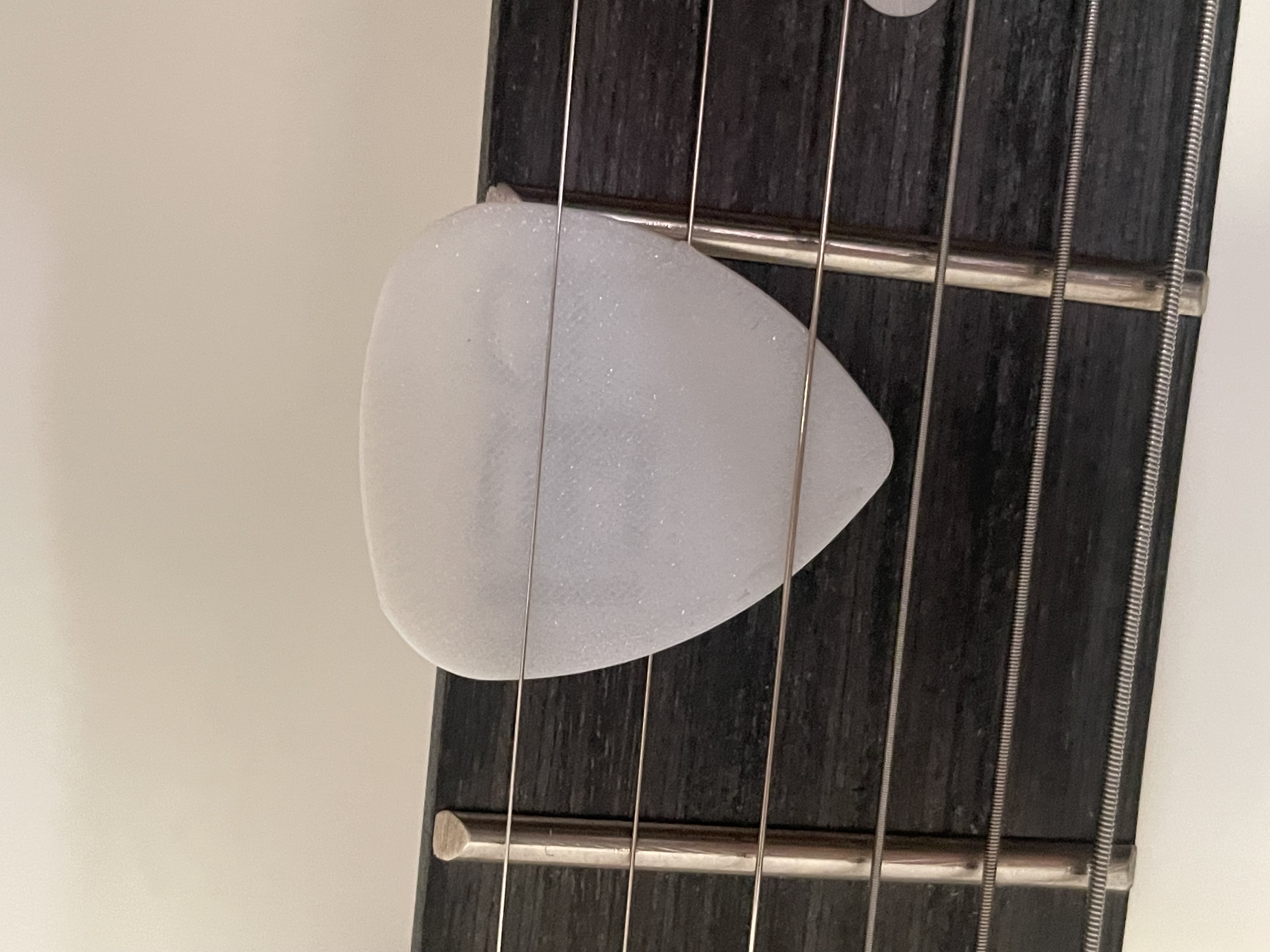 Púa de guitarra - Guitar pick