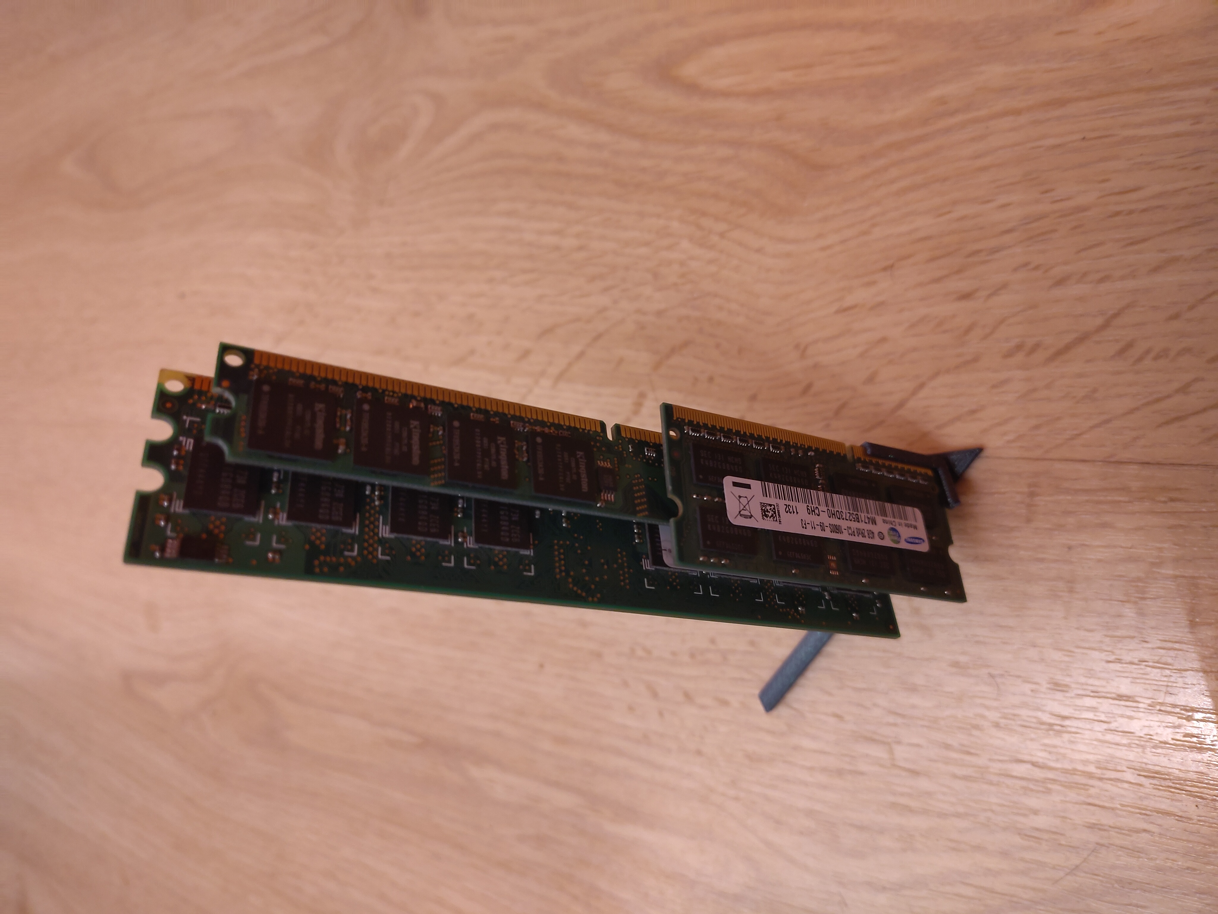 RAM Stand