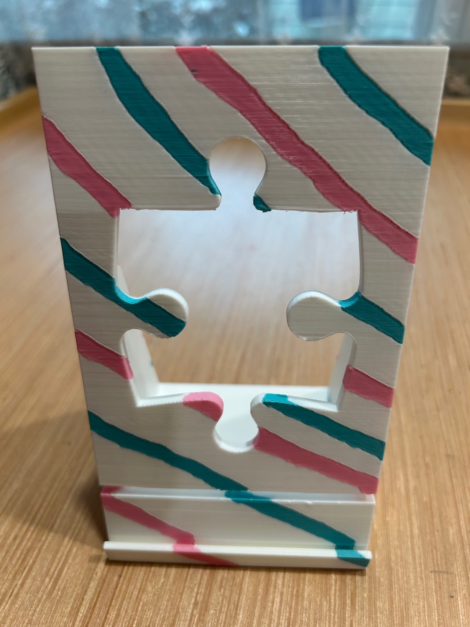 JigSaw Puzzle holder with lip