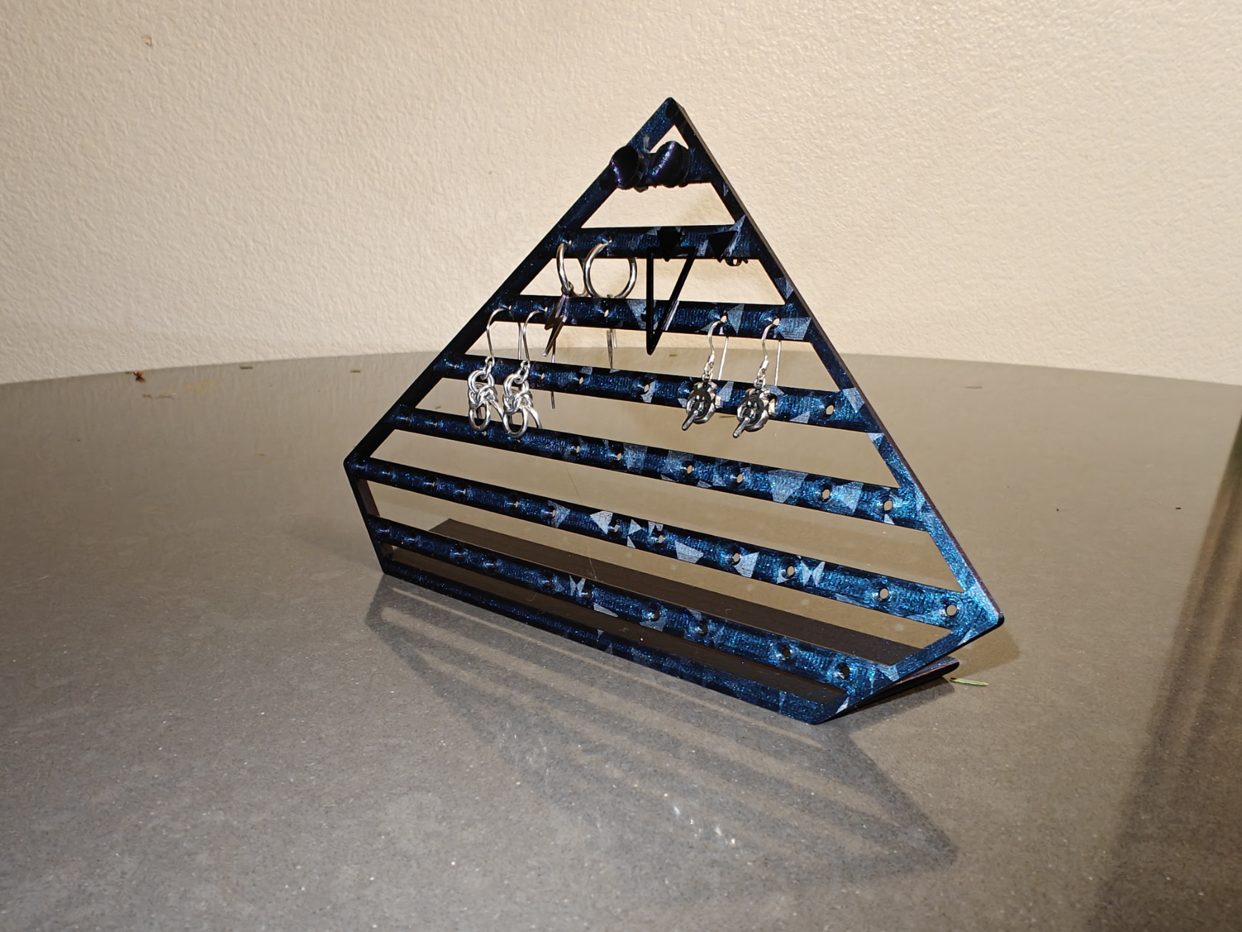 Miniatura 4 do modelo 3D Earring holder/stand
