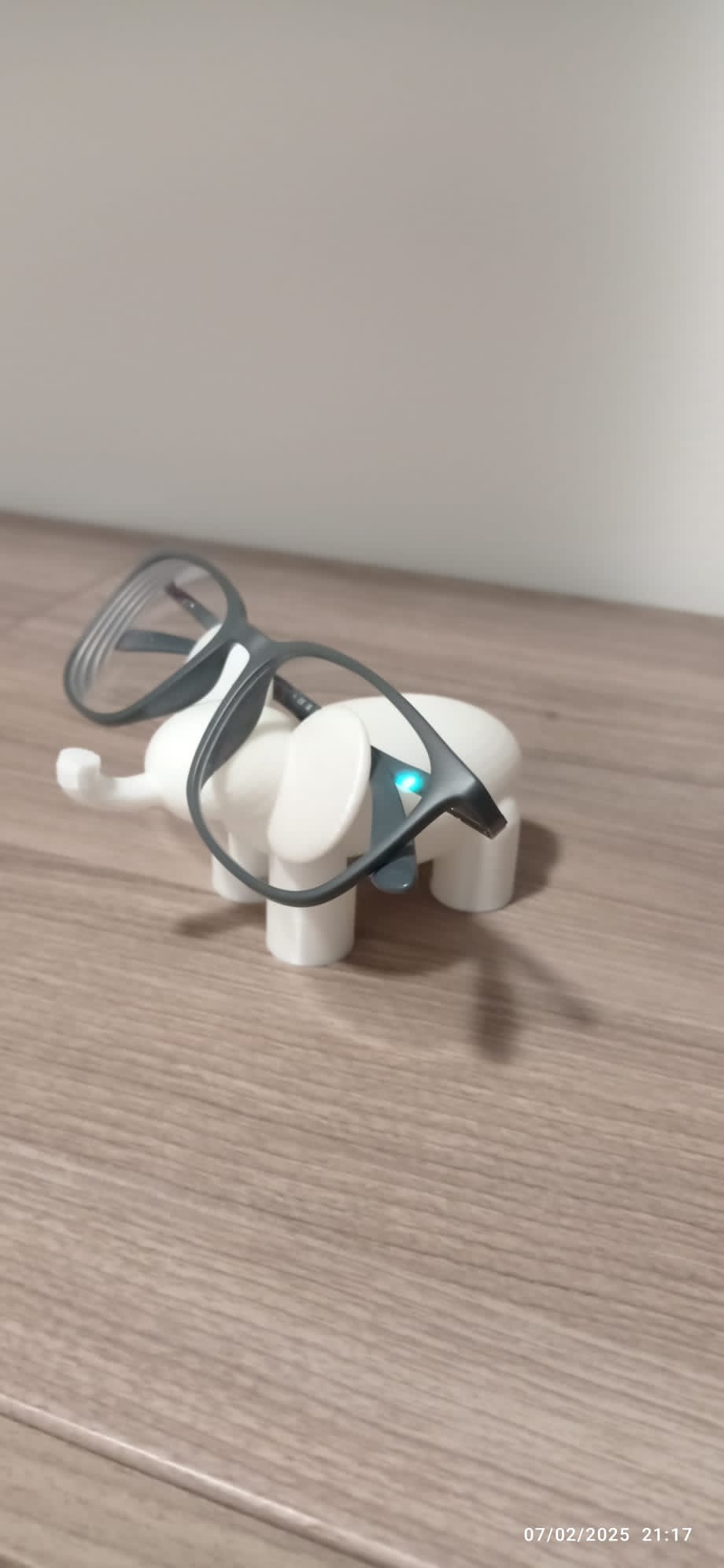 Elephant glasses holder