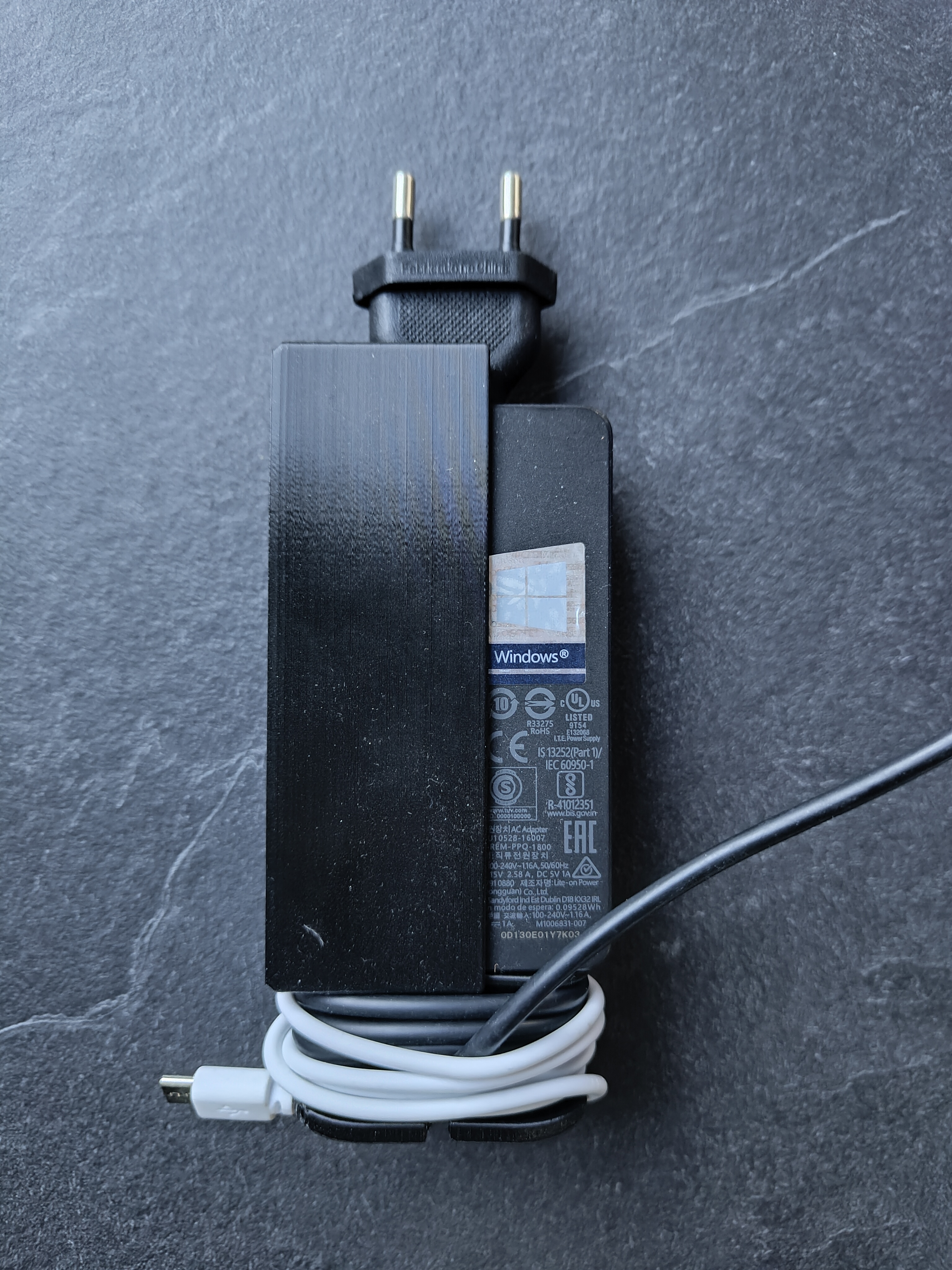 Microsoft Surface magnet short EU charger