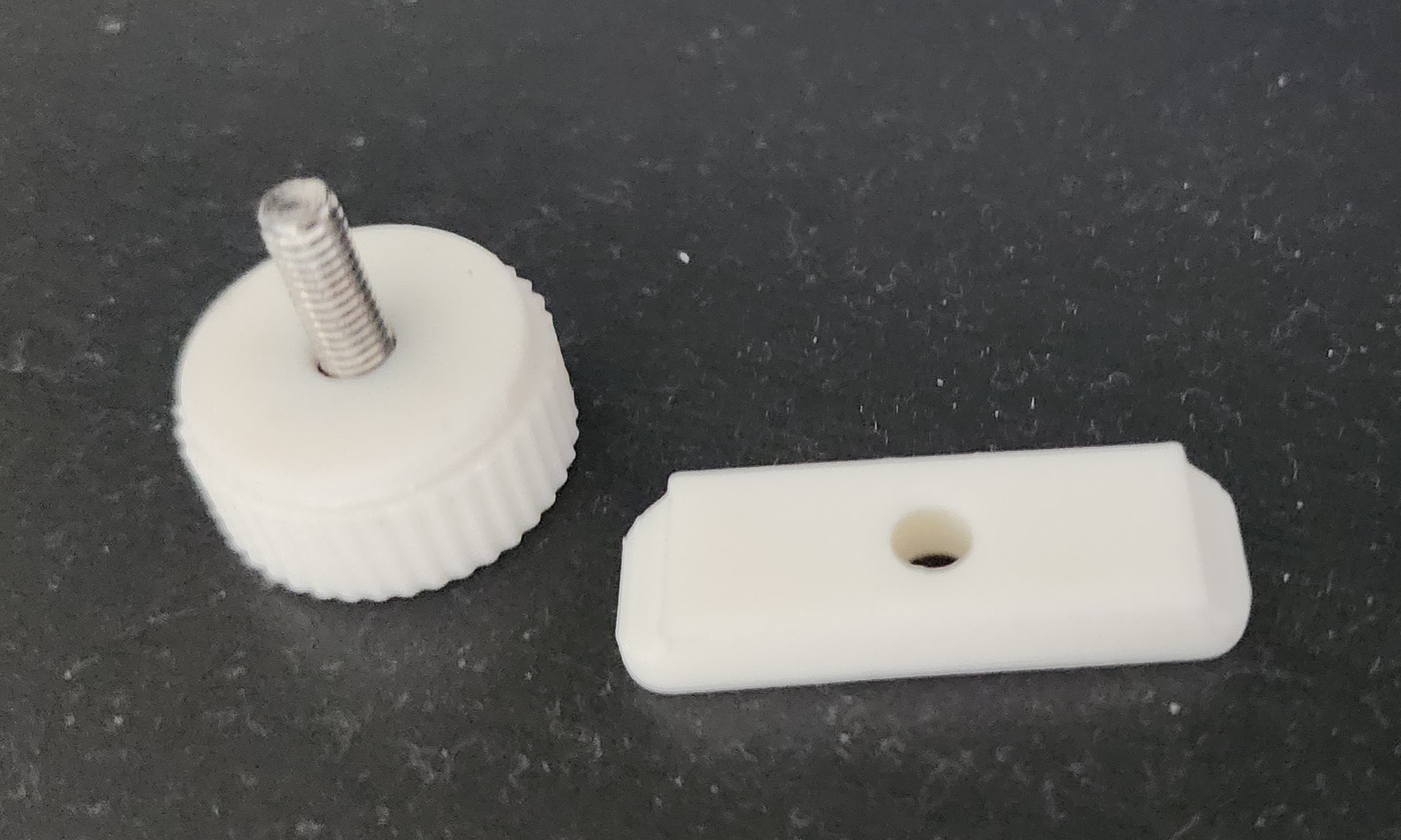 Thumbscrew & Clasp for iPad Tripod mount