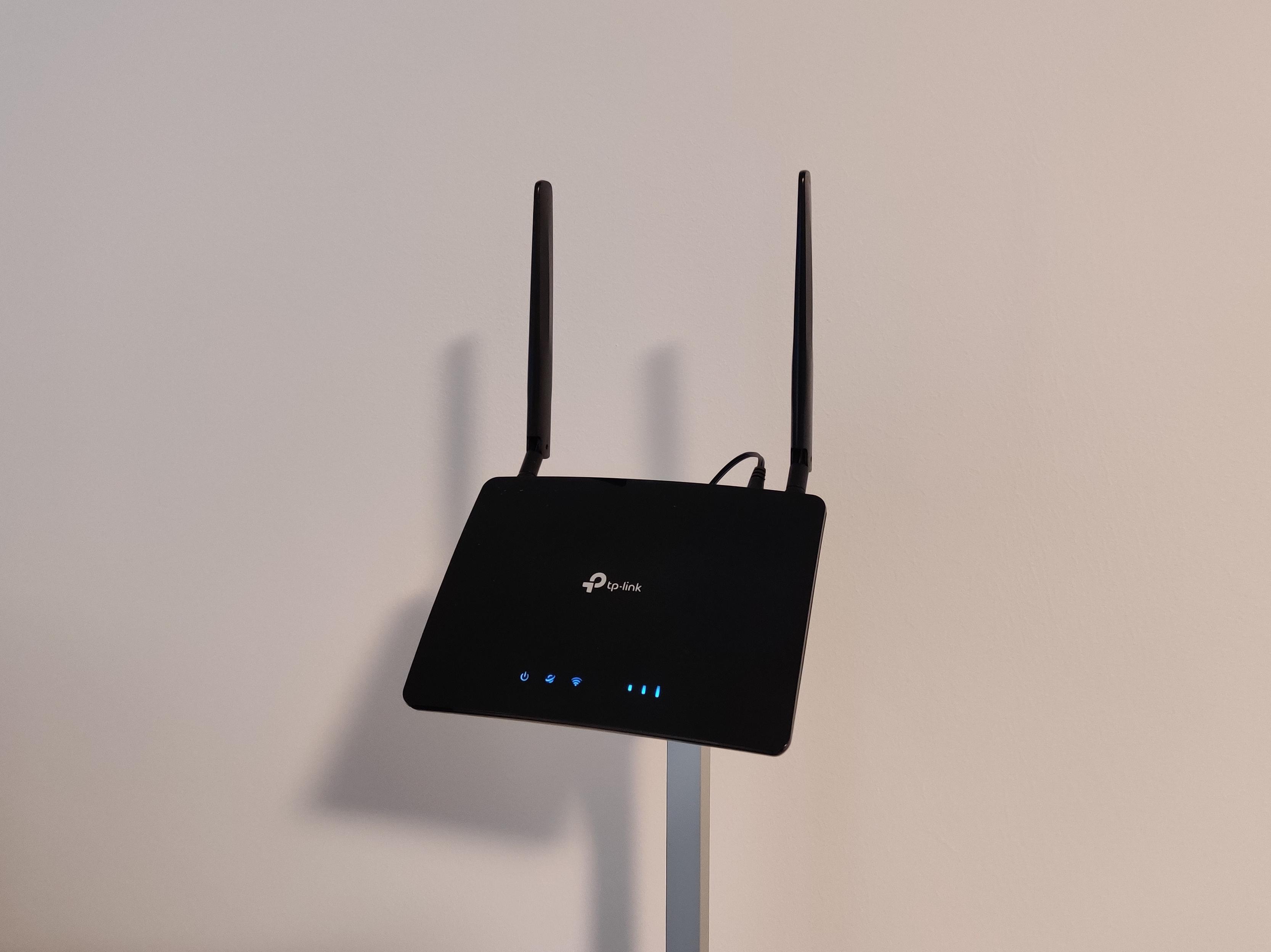 WiFi router stand