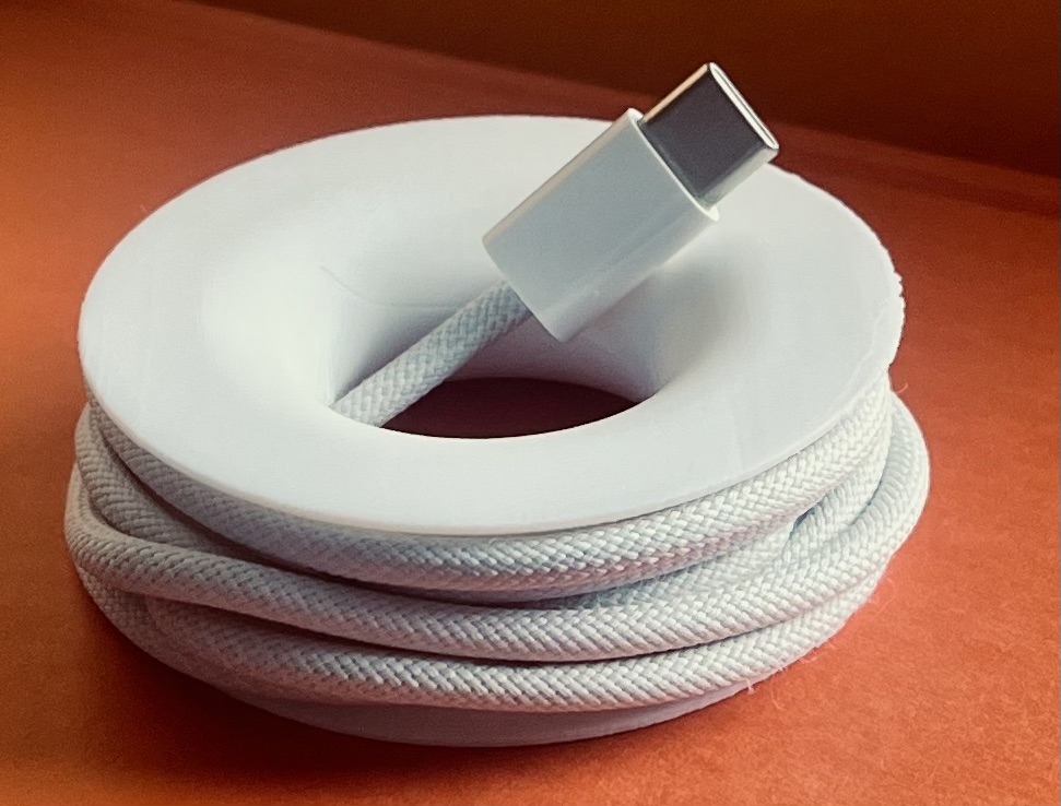 Minimalist Apple Cable-Organizer