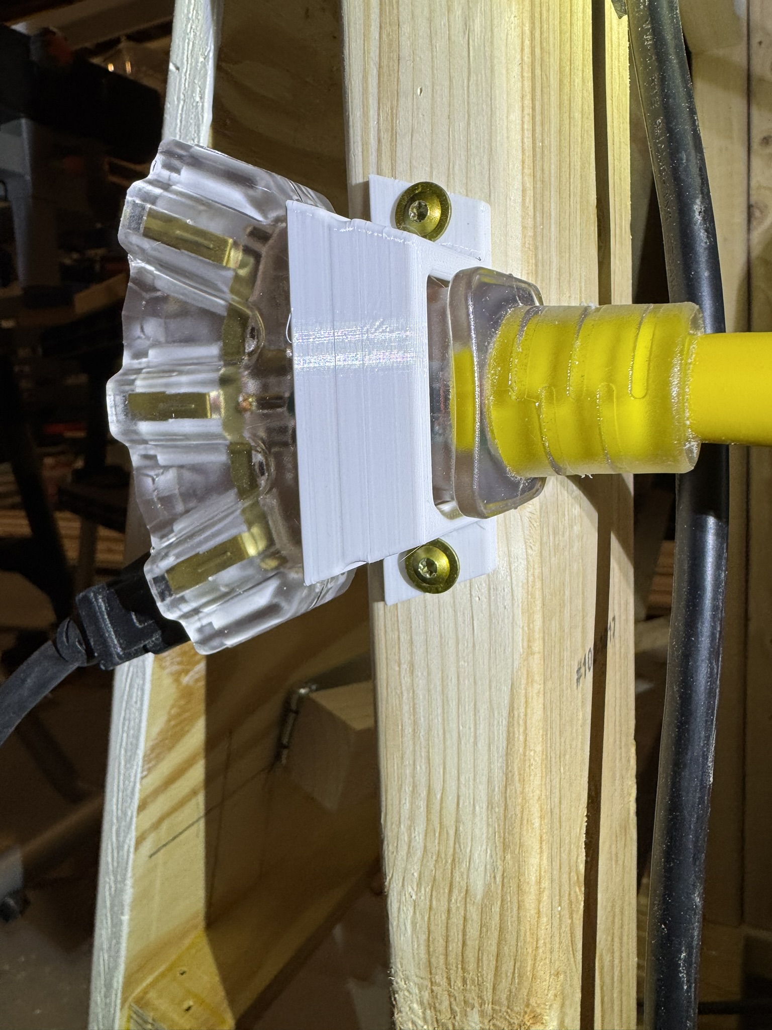 Yellow Jacket 3 outlet contractor extension cord wall mount bracket — thumbnail 3