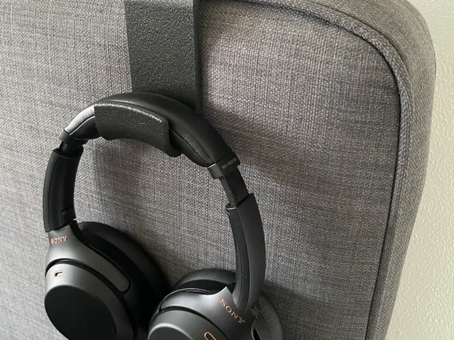 Headphone hook for ARNAVIK