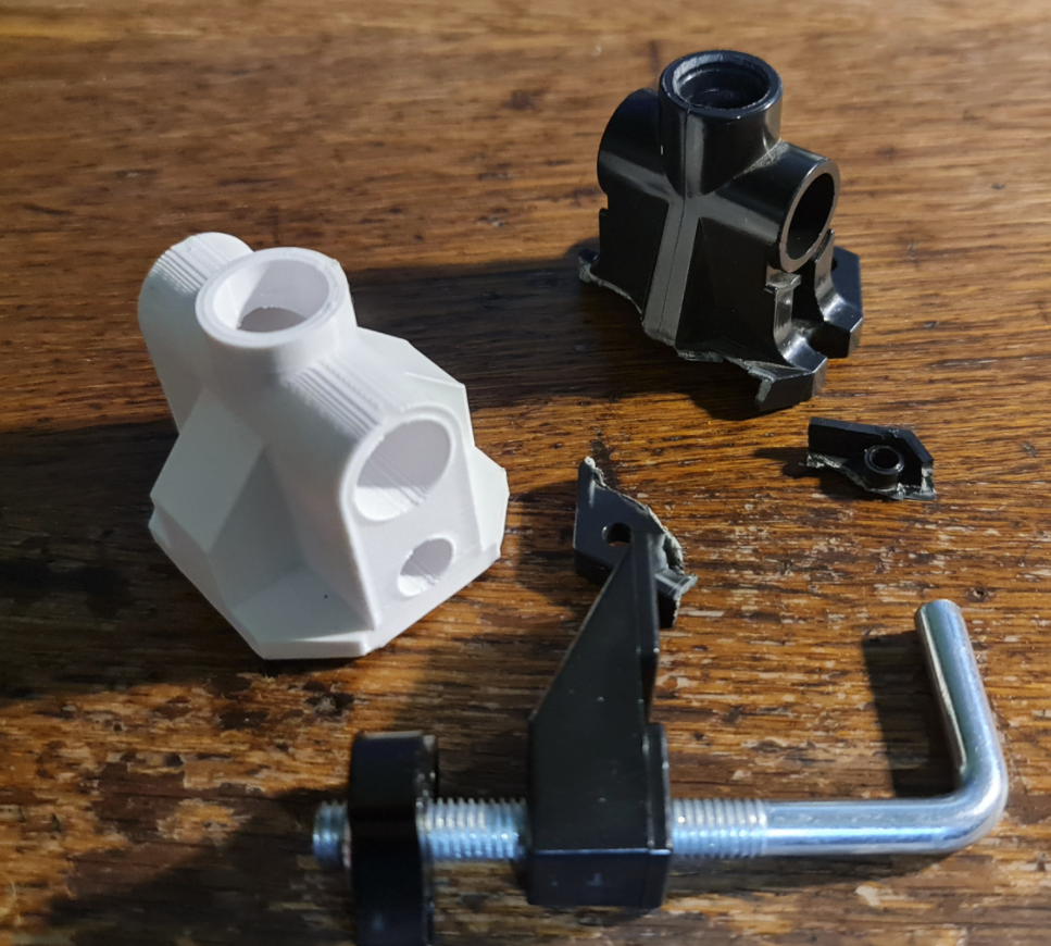 Lamp holder base for L type screw