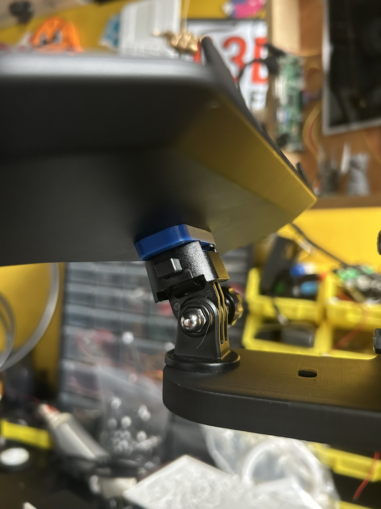 Adapter for revopoint Metro X mount.