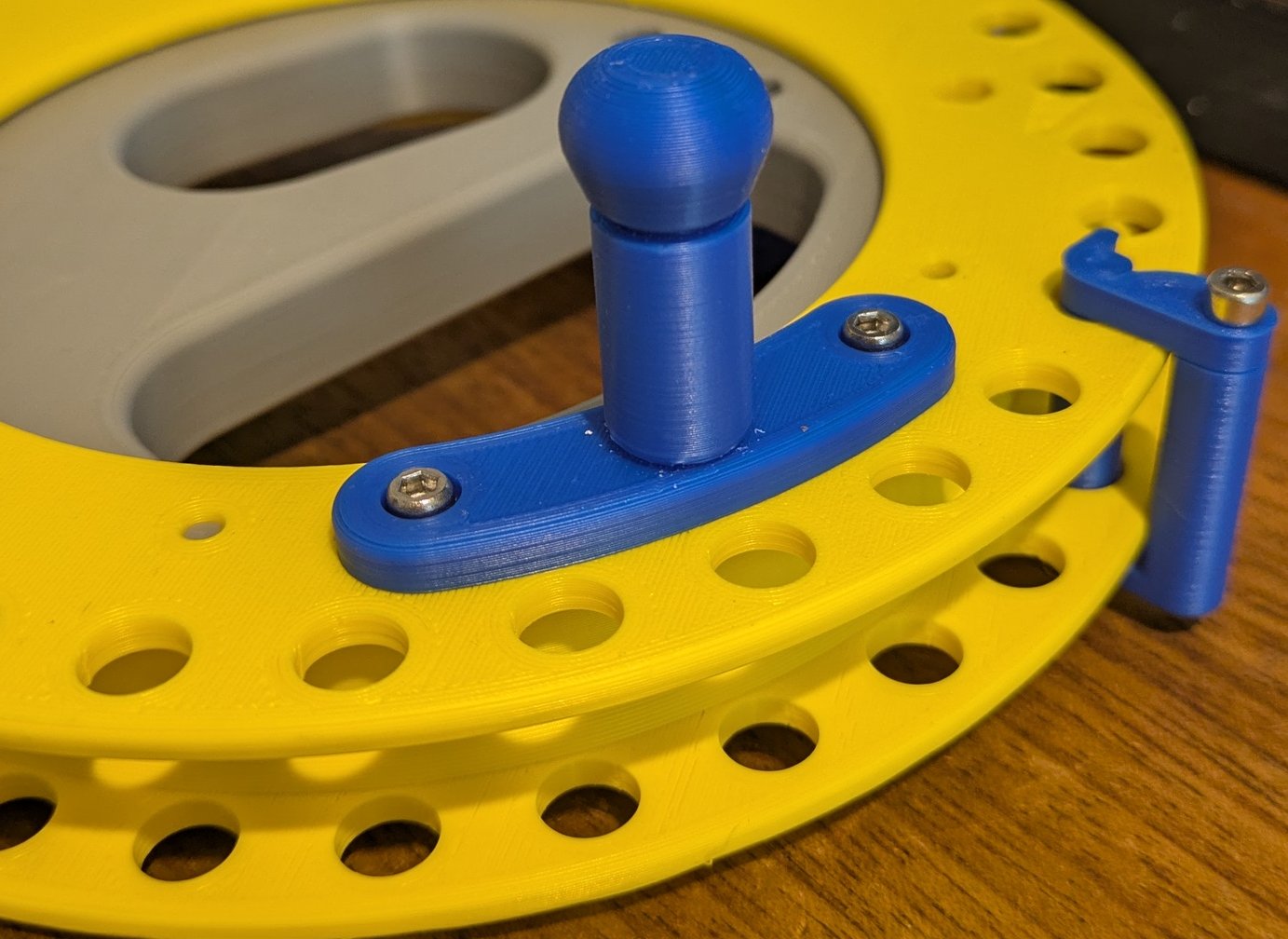 Kite Reel Winder - REMIX - Replacement PiP knob, and a lock gadget.