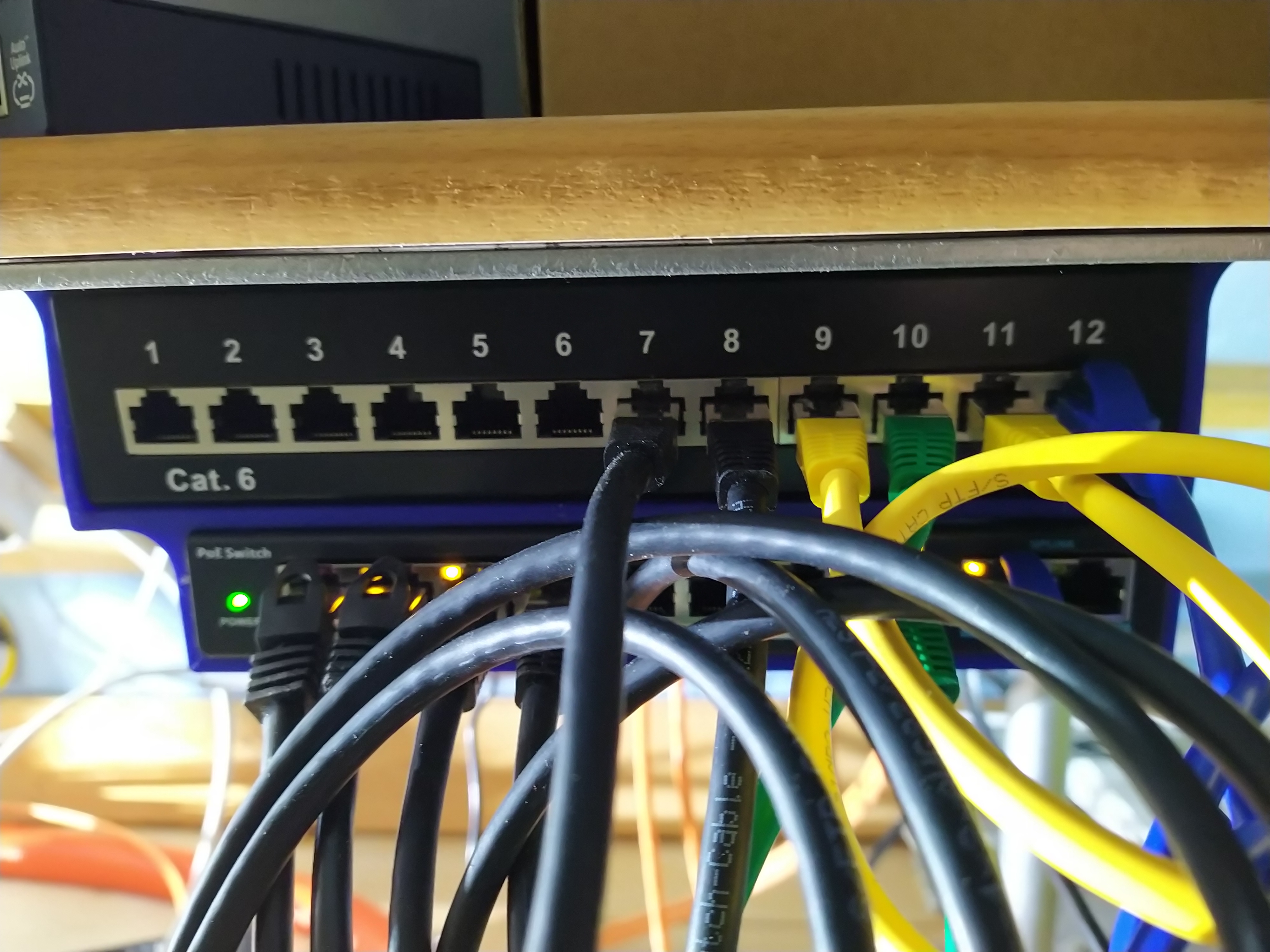 Switch und Patchpanel Halter