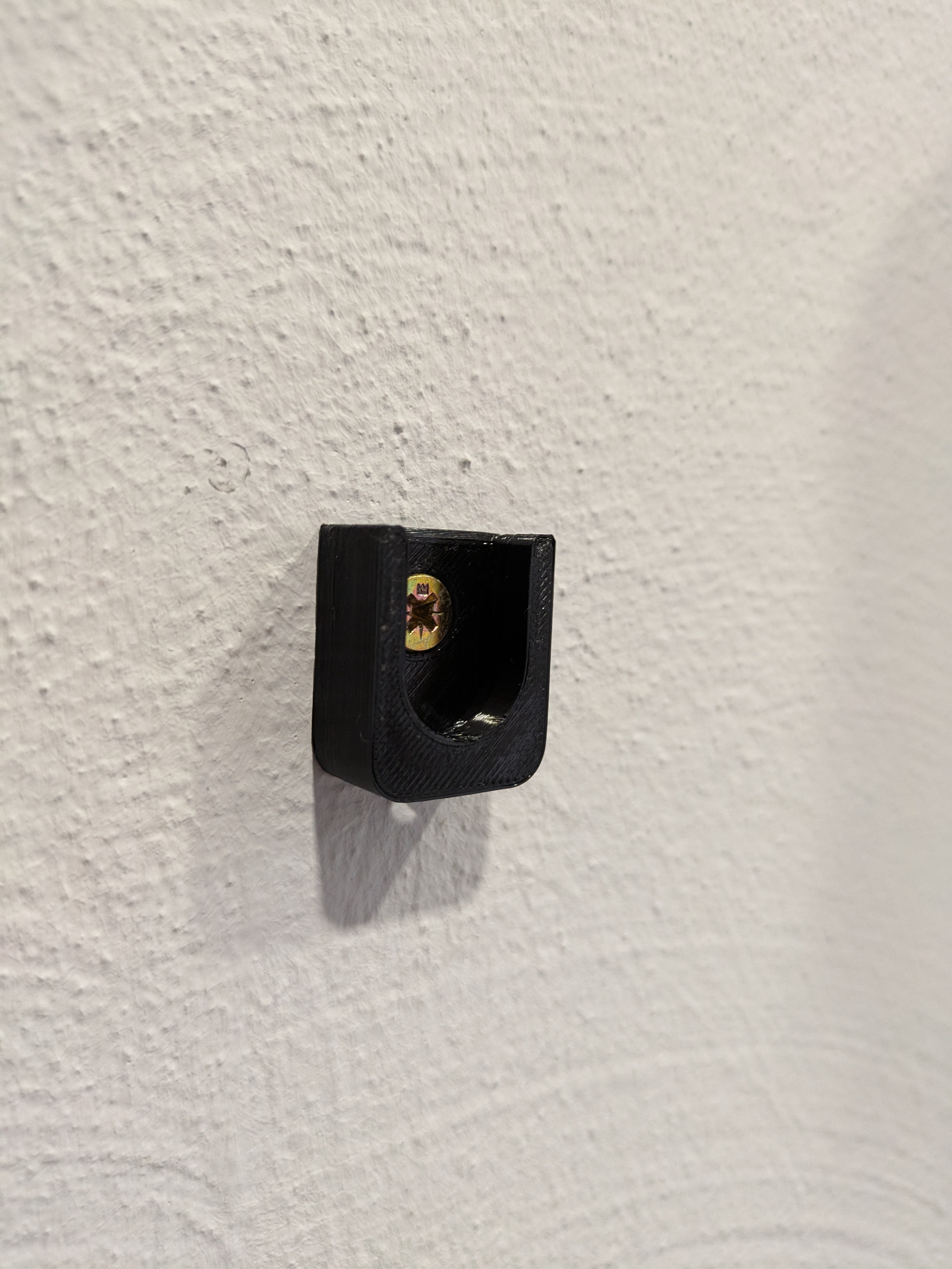 Miniatura 2 do modelo 3D SlotLock - A locking wall mount - Improved!