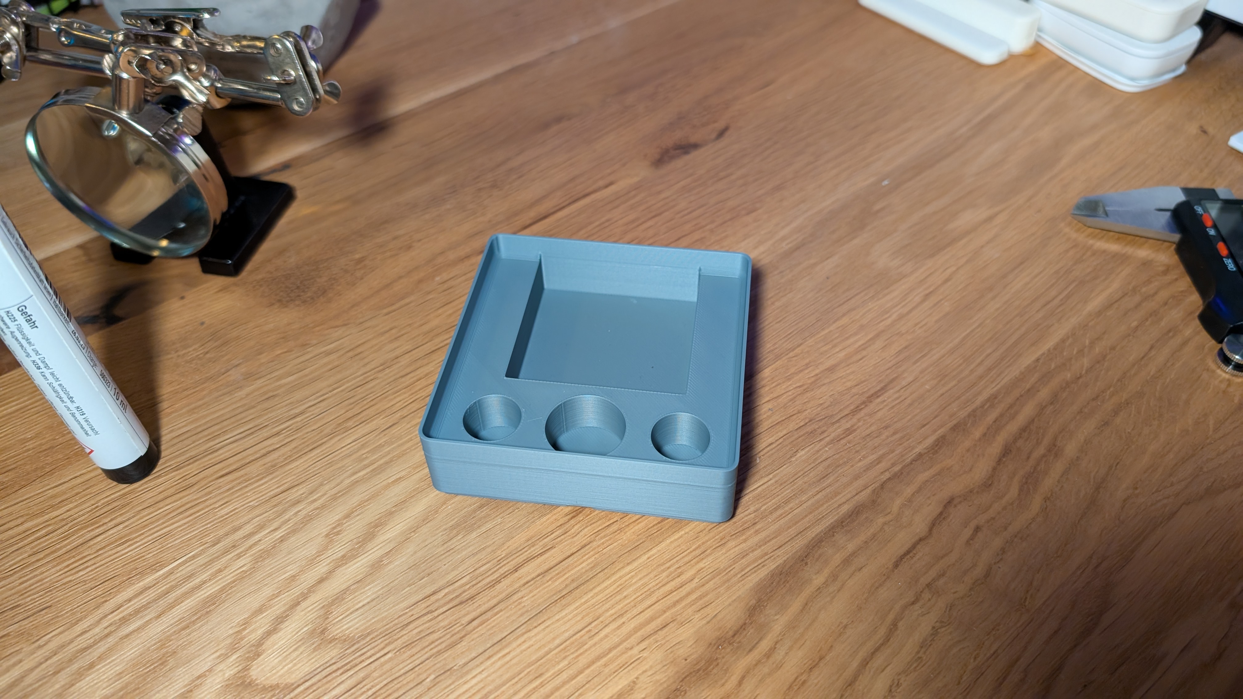 Gridfinity Third Hand Bin with extras — miniatura 2