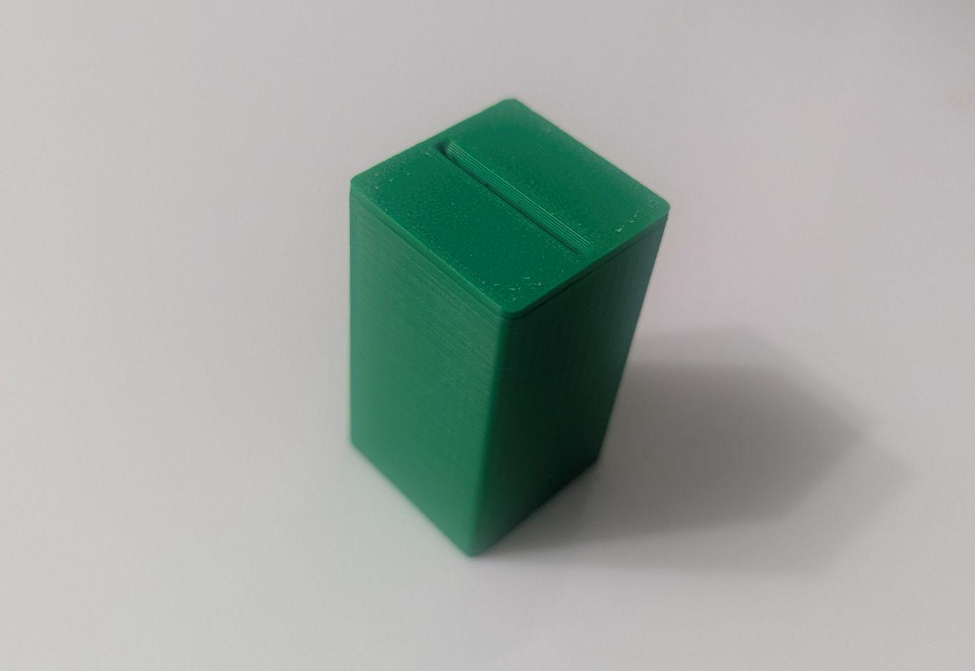 DE Safety Razor Blade Sharps Bin - Print In Place (by alasdairedward)