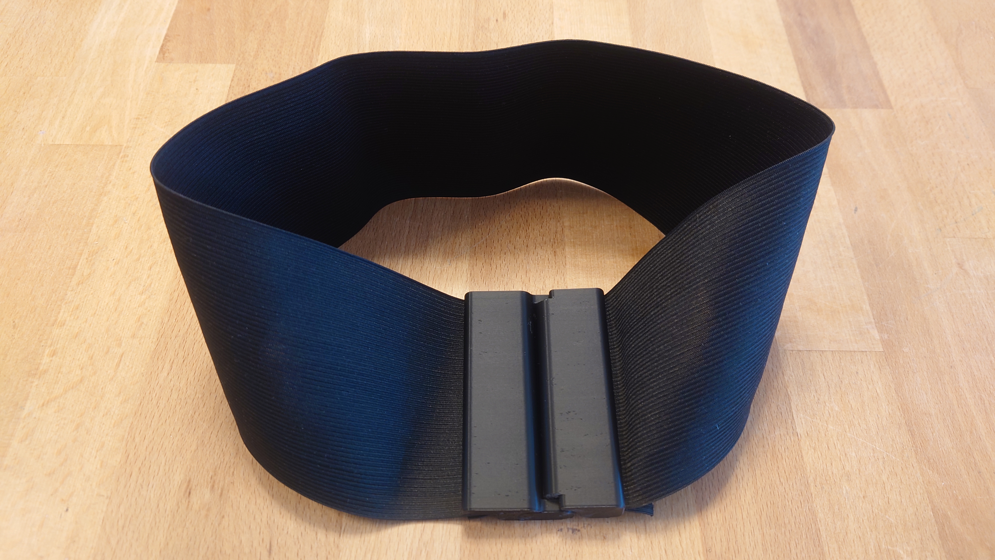 Belt buckle for a 100mm elastic band