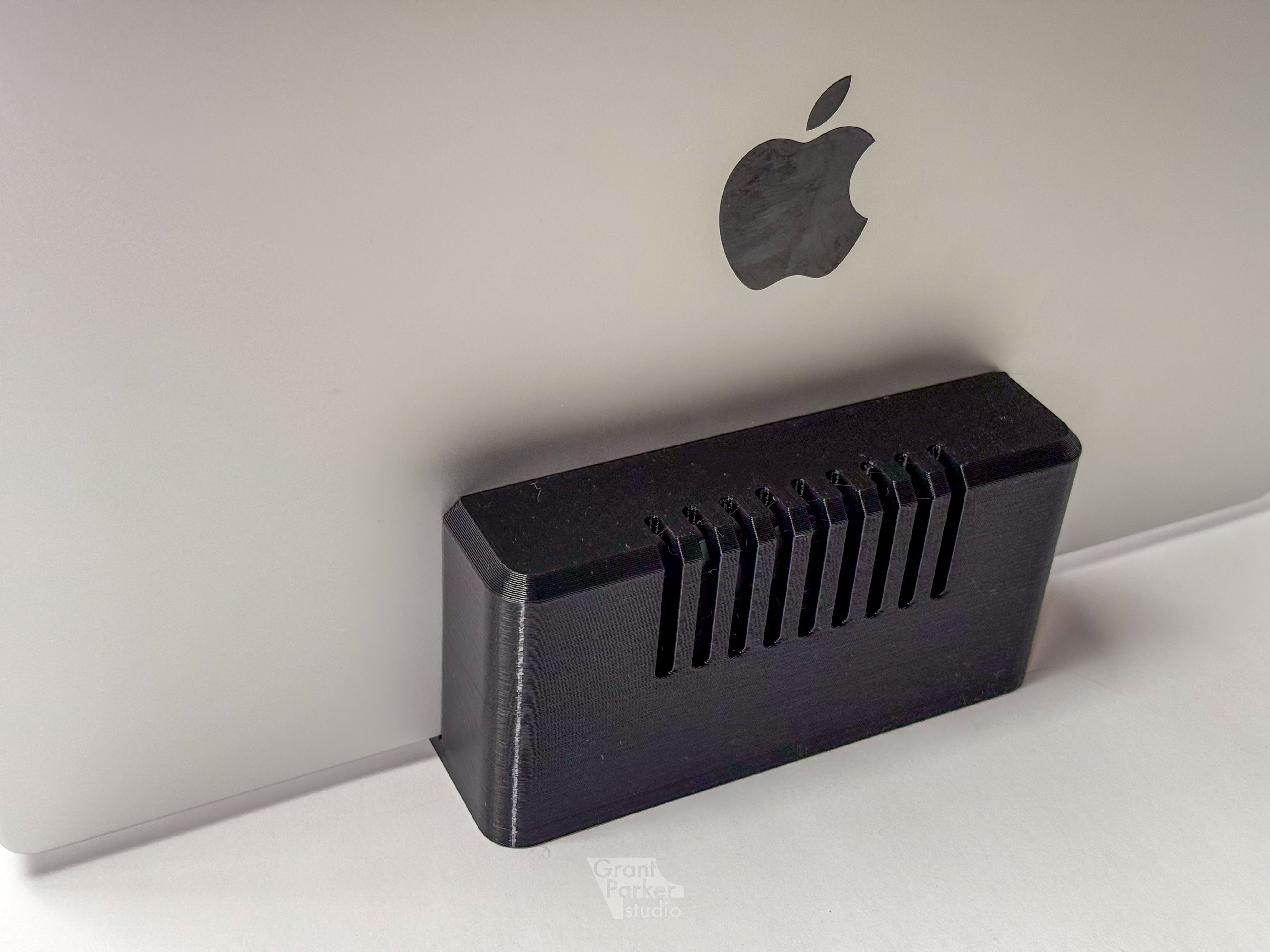 MacBook Pro 16 Vertical Stand – Inspired by Apple II Design