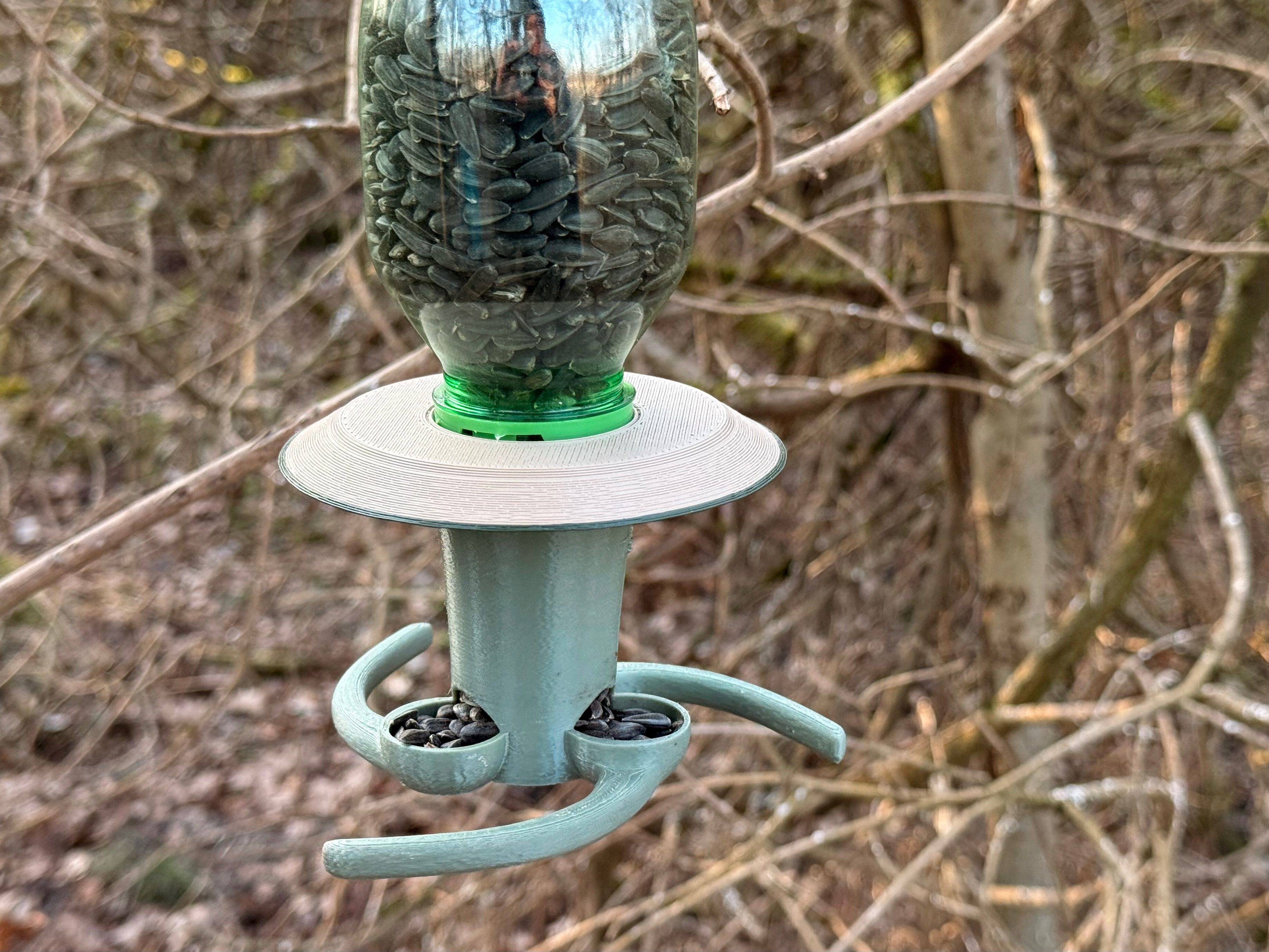 Závěsné tříramenné krmítko na PET láhev -  Hanging three-armed bird feeder