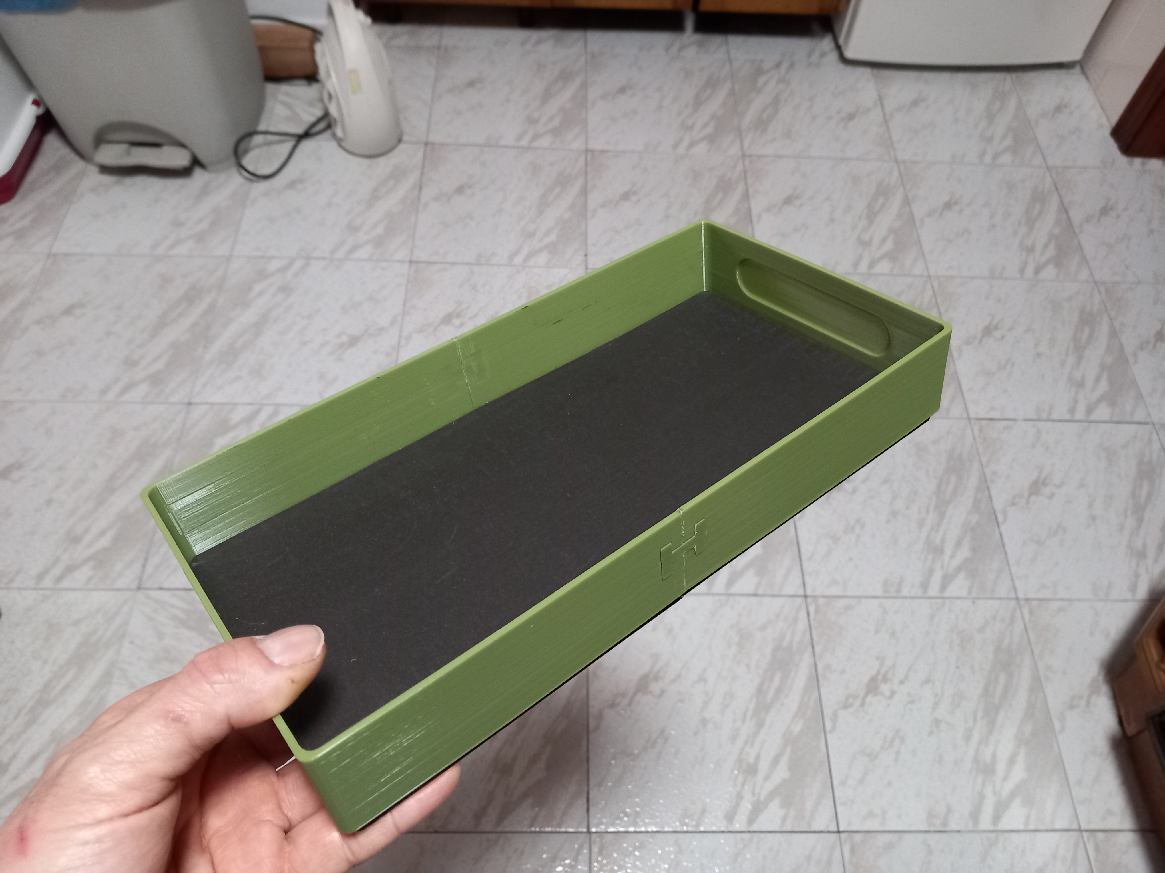 CAJA PARA TRANSPORTAR MINIATURAS EN CAJA DE MUNICION 12.70mm / BOX TO TRANSPORT MINIATURES IN AMMUNITION BOX 12.70mm
