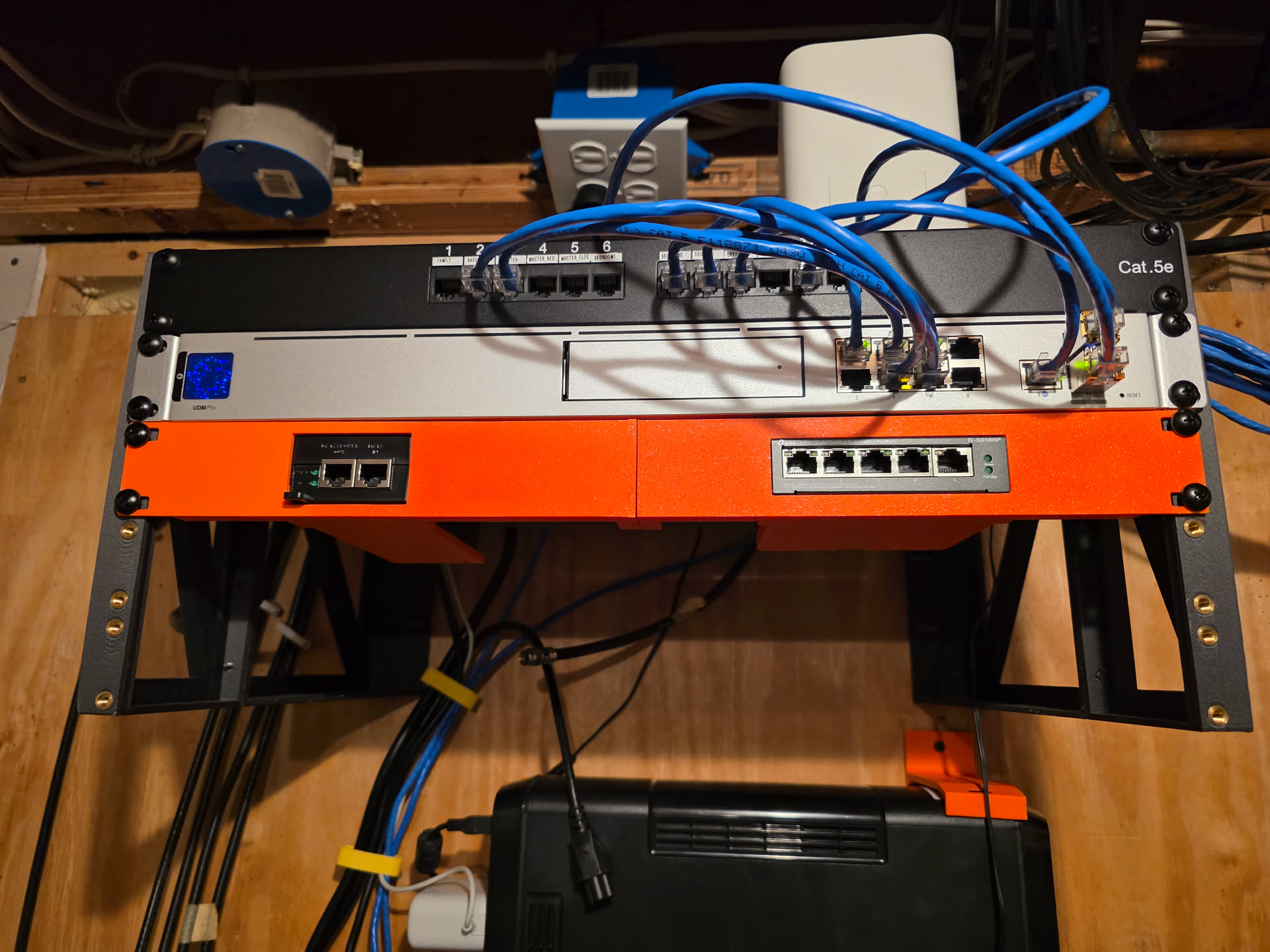 Left Piece for Trendnet TPE-115GI