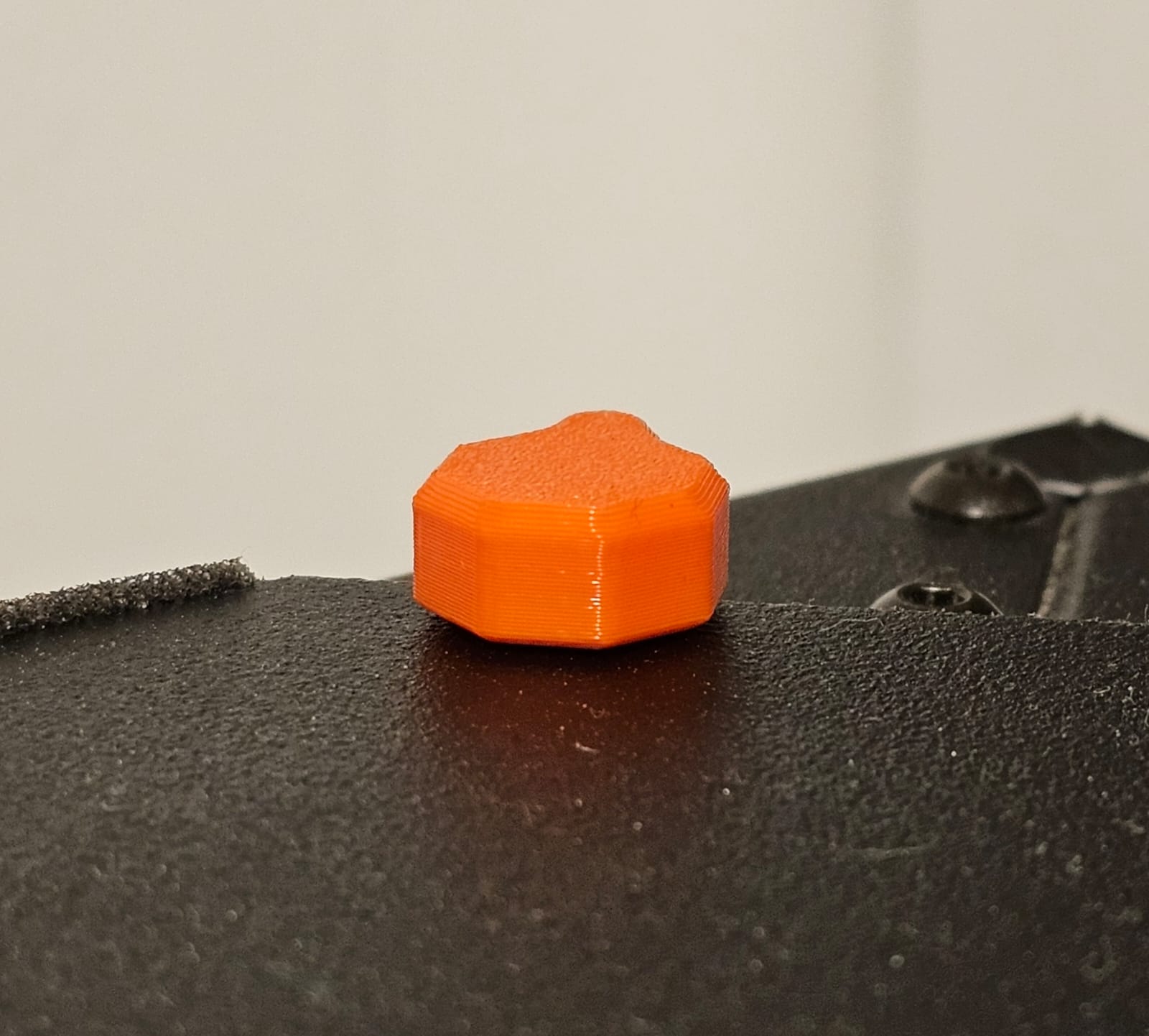 Taller hinged lid lock — miniatura 2