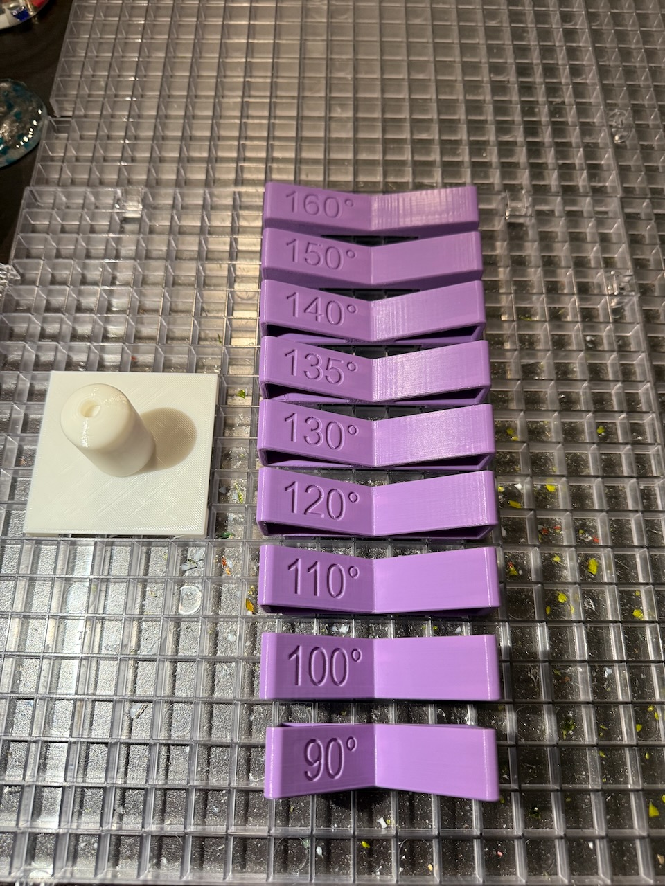 Stained glass soldering jig for waffle grid mat