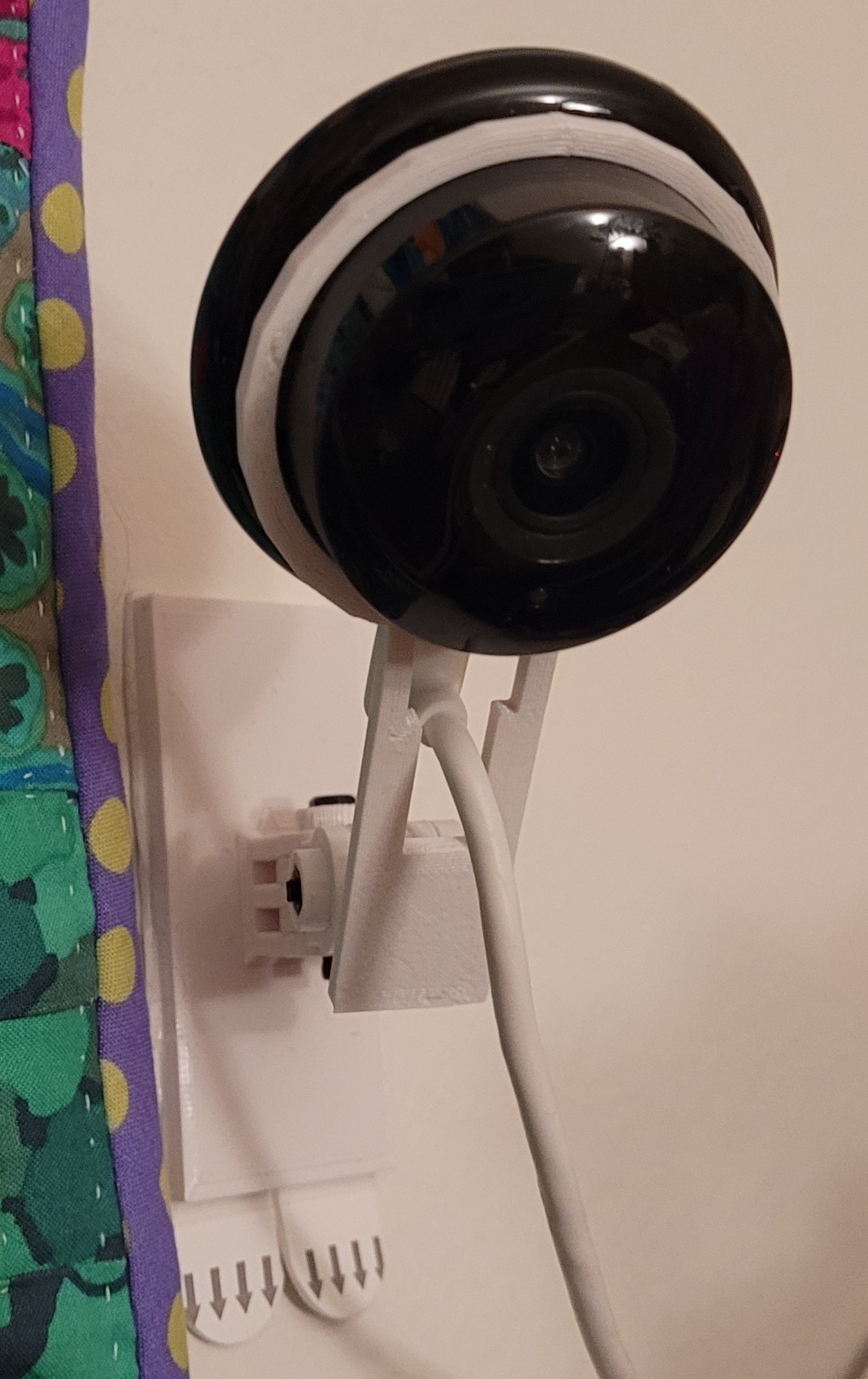 Yi/Kami Camera Keyhole Mount (command strips)
