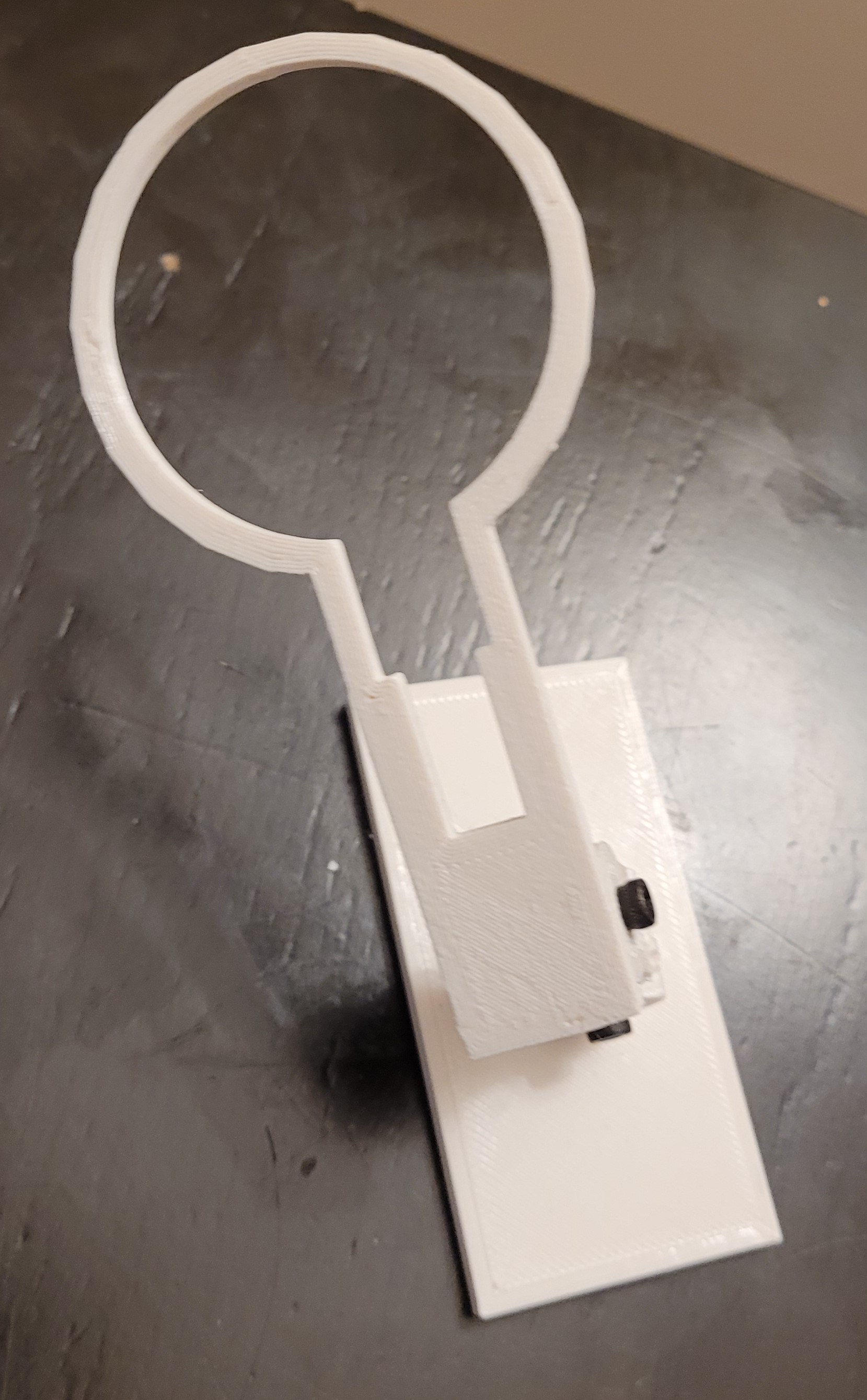 Miniatura 2 do modelo 3D Yi/Kami Camera Keyhole Mount (command strips)