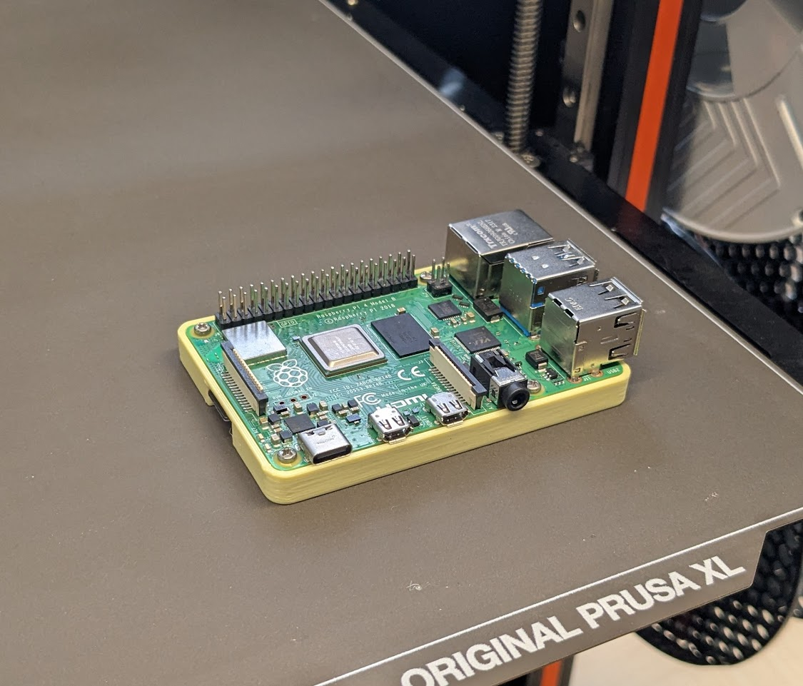 Simple Raspberry Pi 4 Case