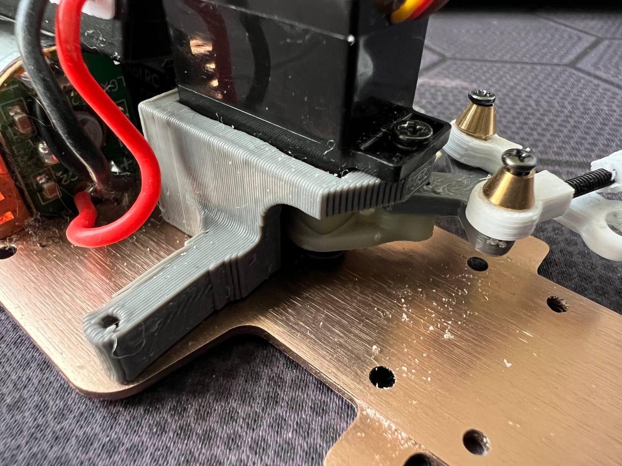 Wltoys K969 central servo mount