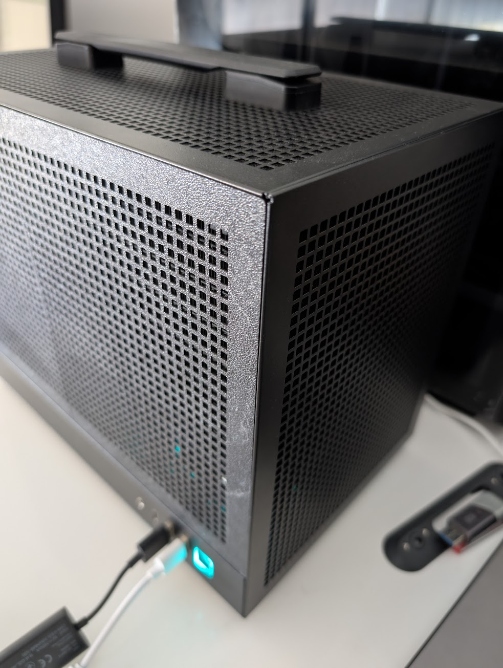 DeepCool CH160 Side Panel - 3.5mm squares