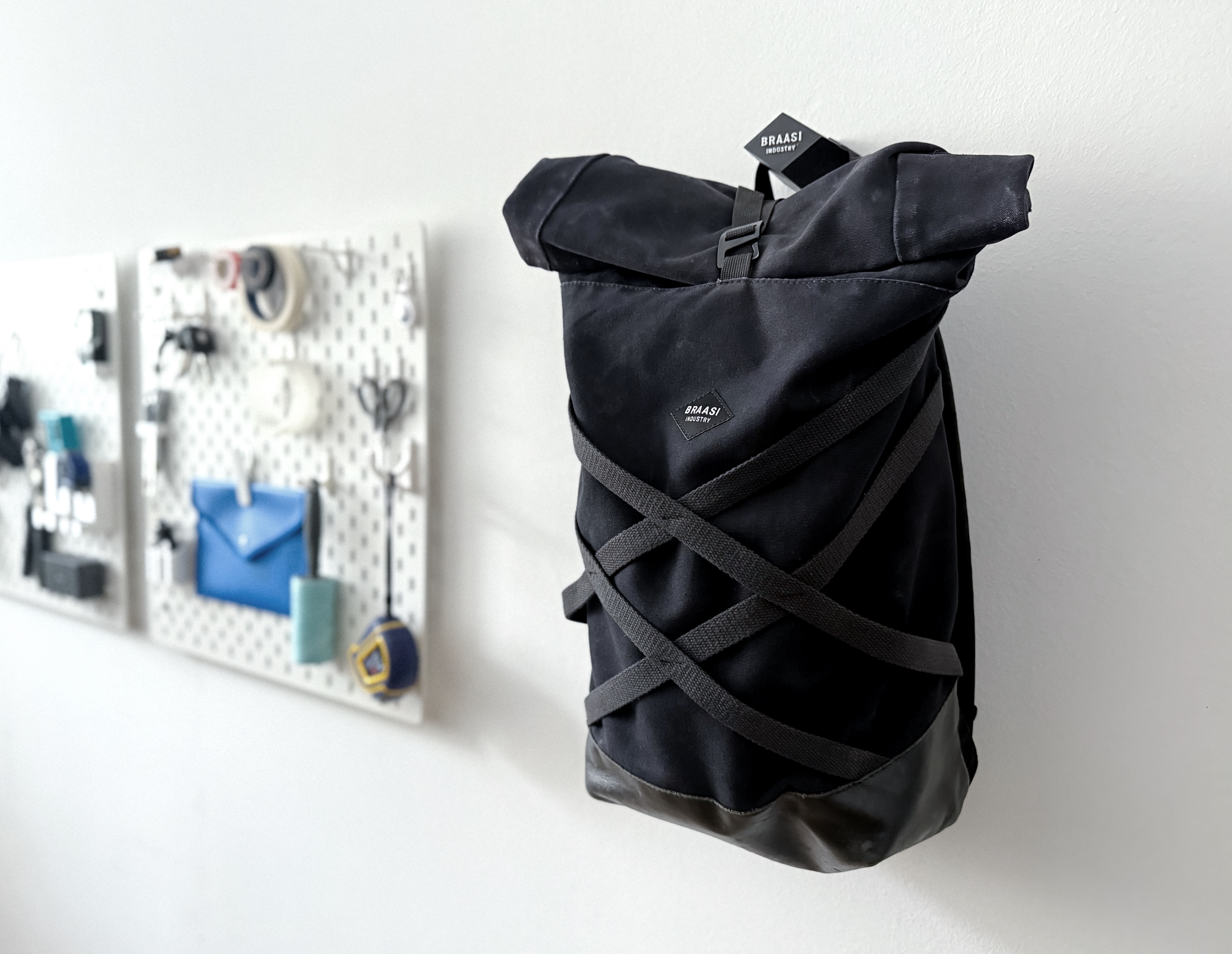 Braasi backpack wall hanger