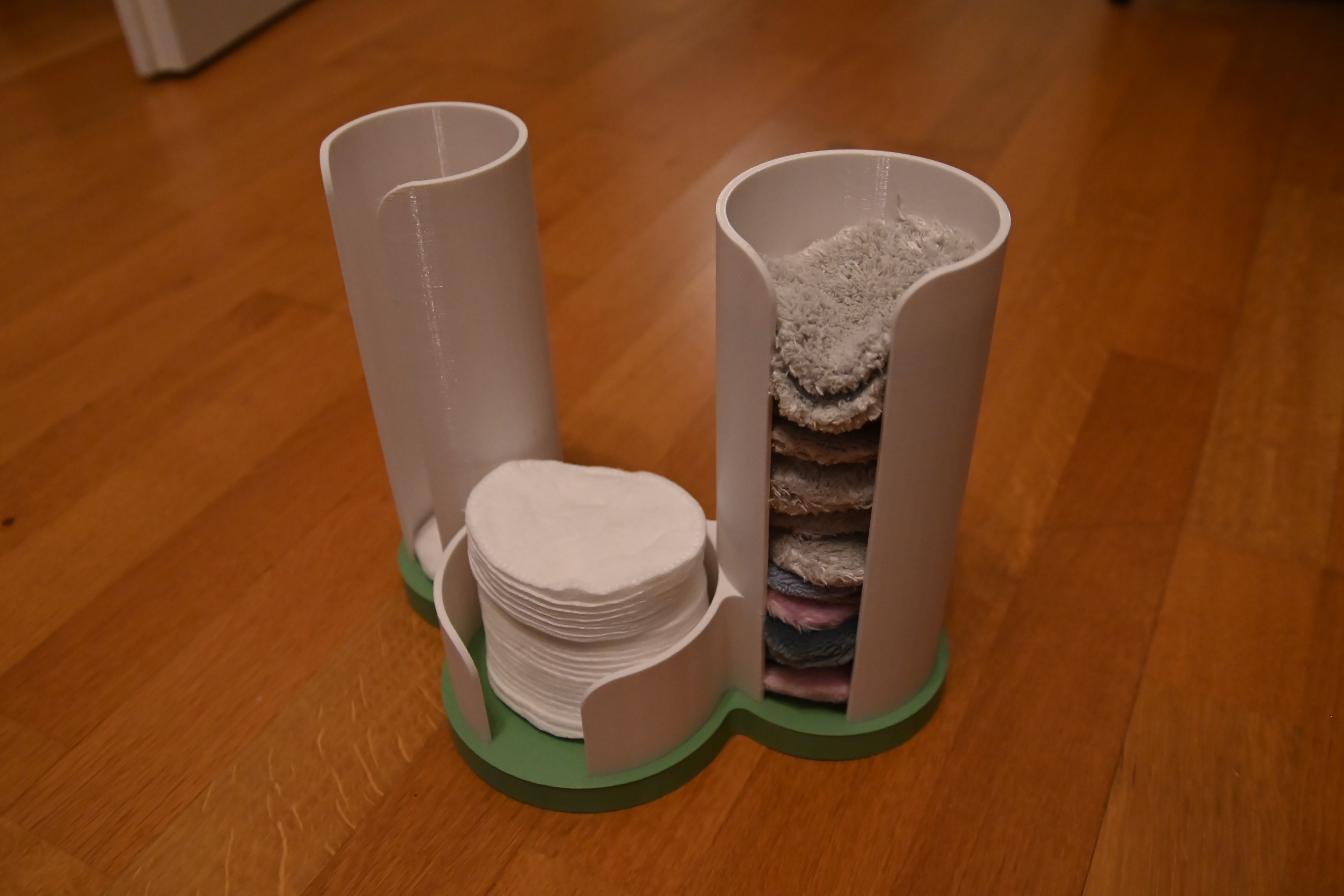 cotton- & fabric-pad stand.