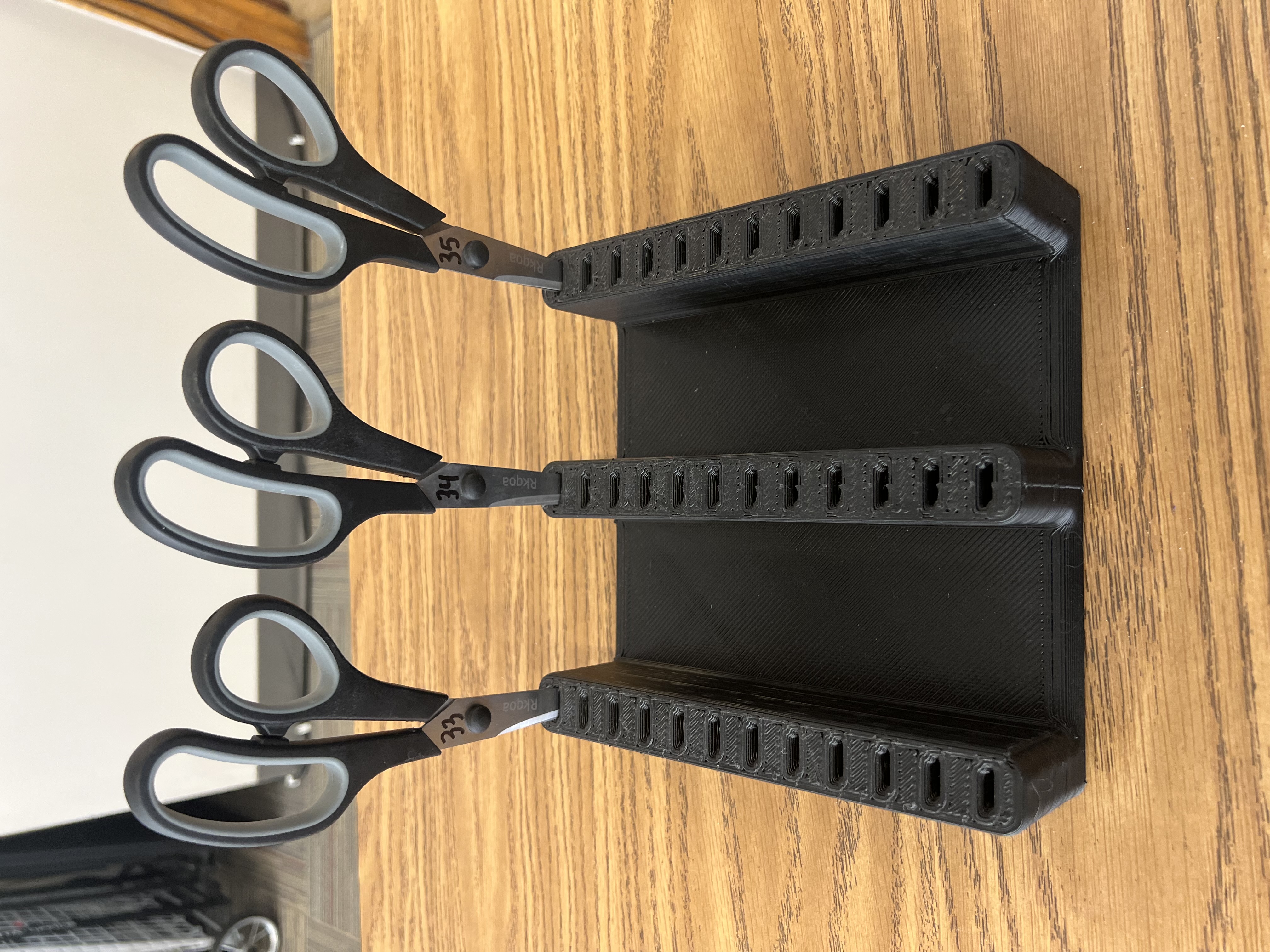Scissor tray for teachers