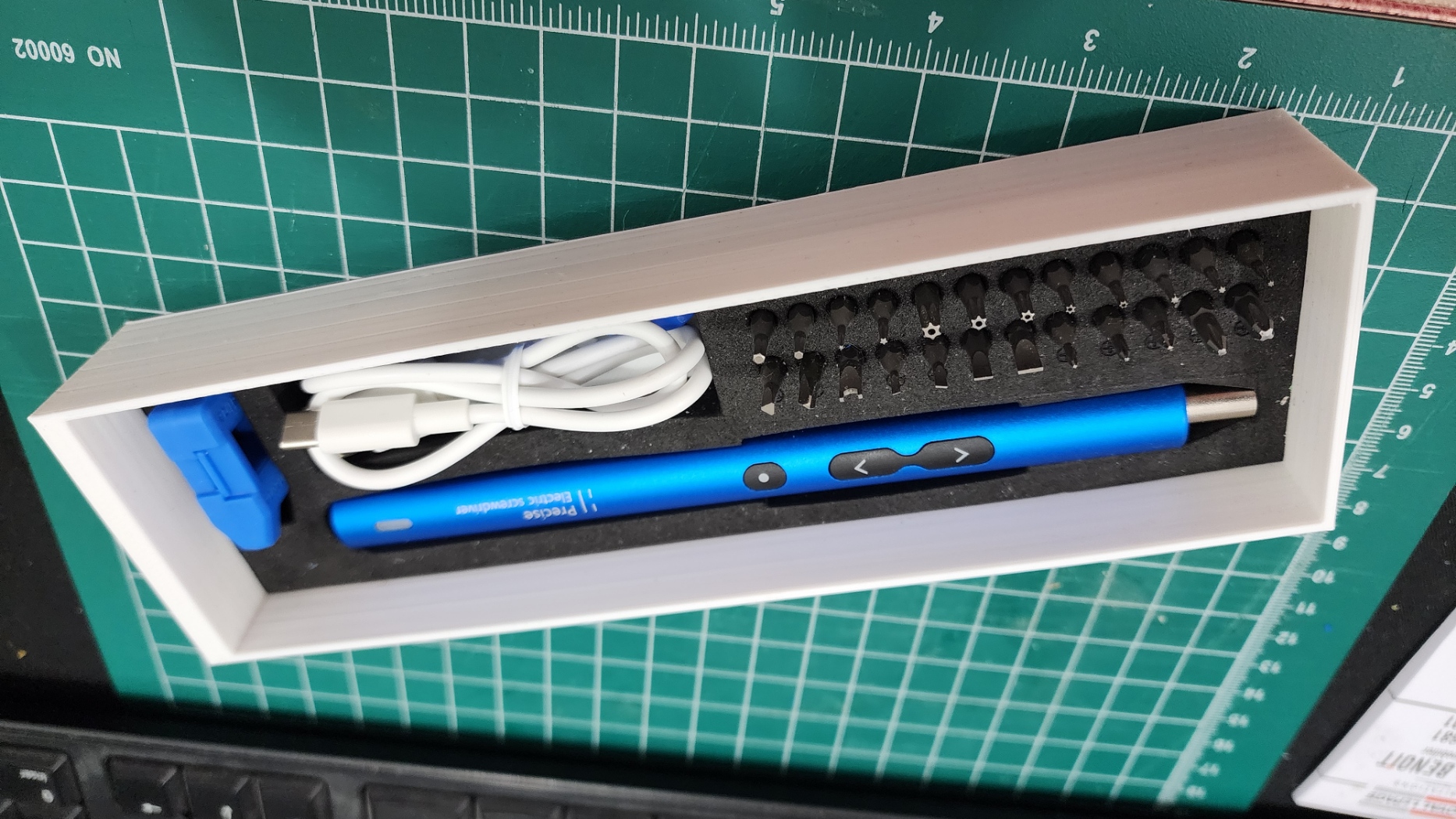 Mini screw driver organizer