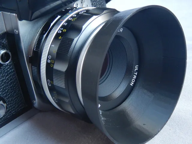 Gegenlichtblende Voigtländer Ultron 40mm f2 für Nikon; Lens hood; zwei Versionen, two versions