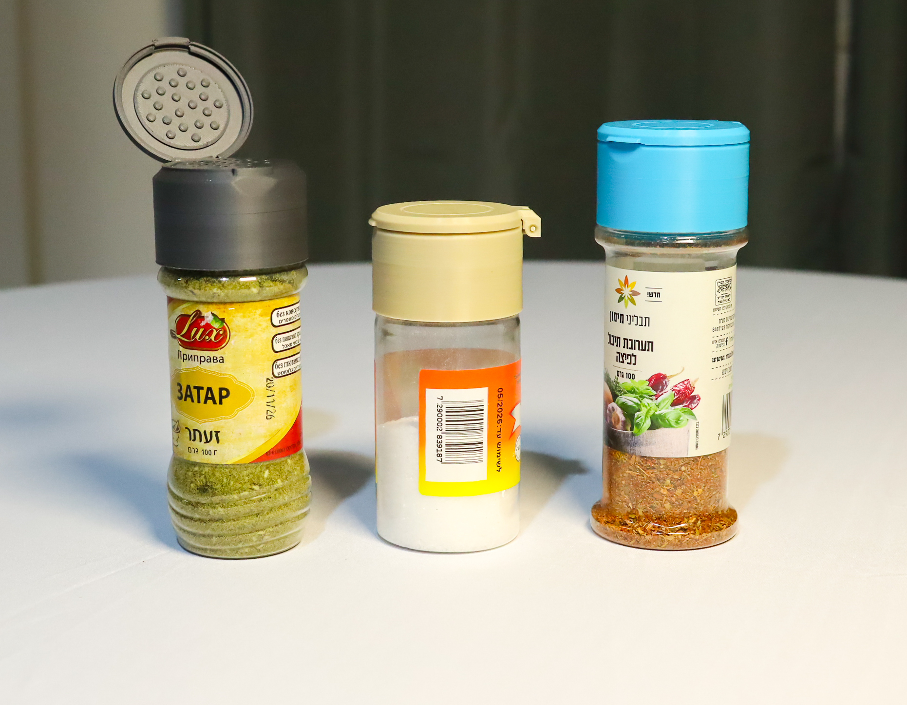 Spices Lid with a moisture-absorbing cap