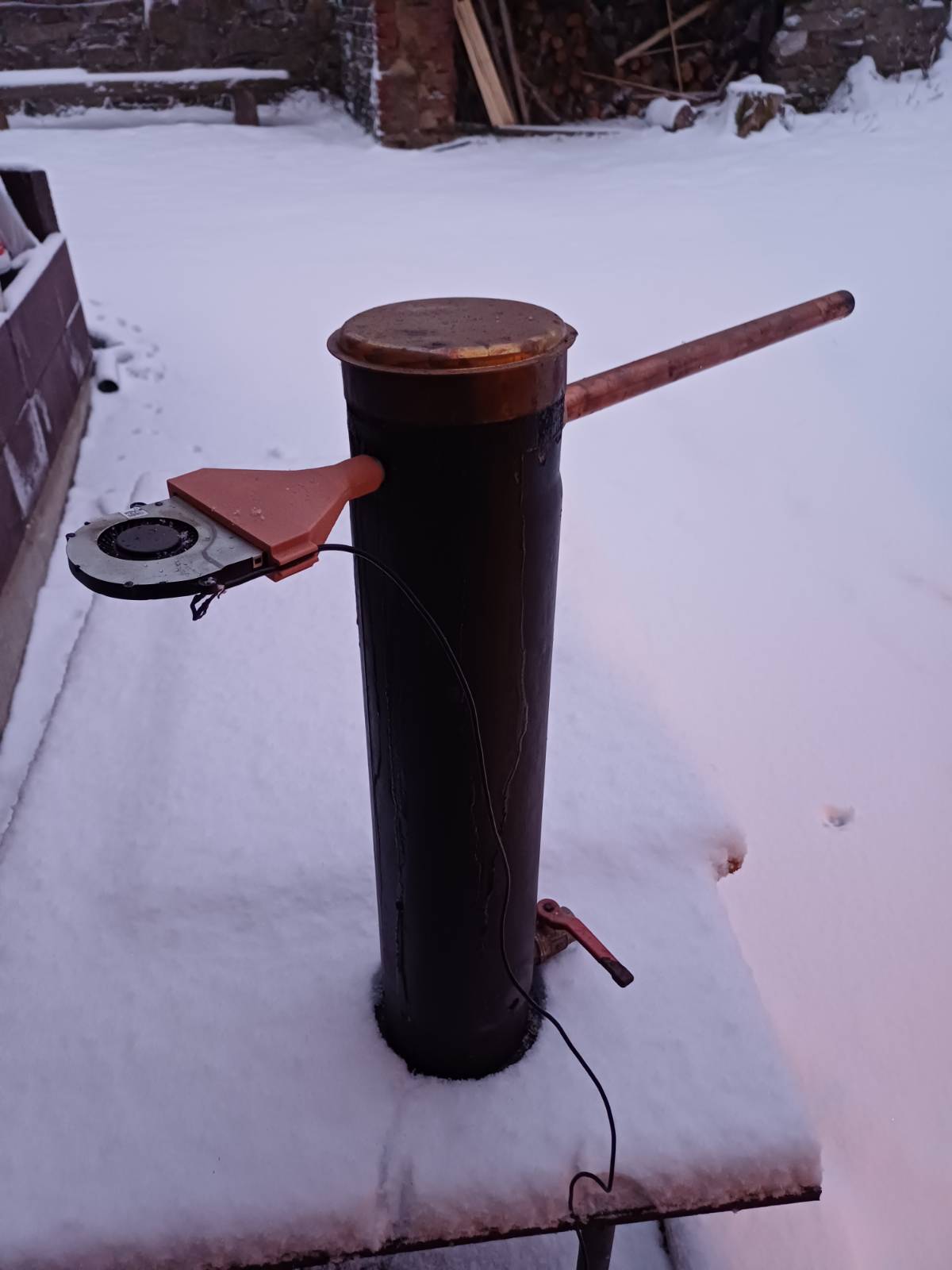 Fan holder for smoke generator