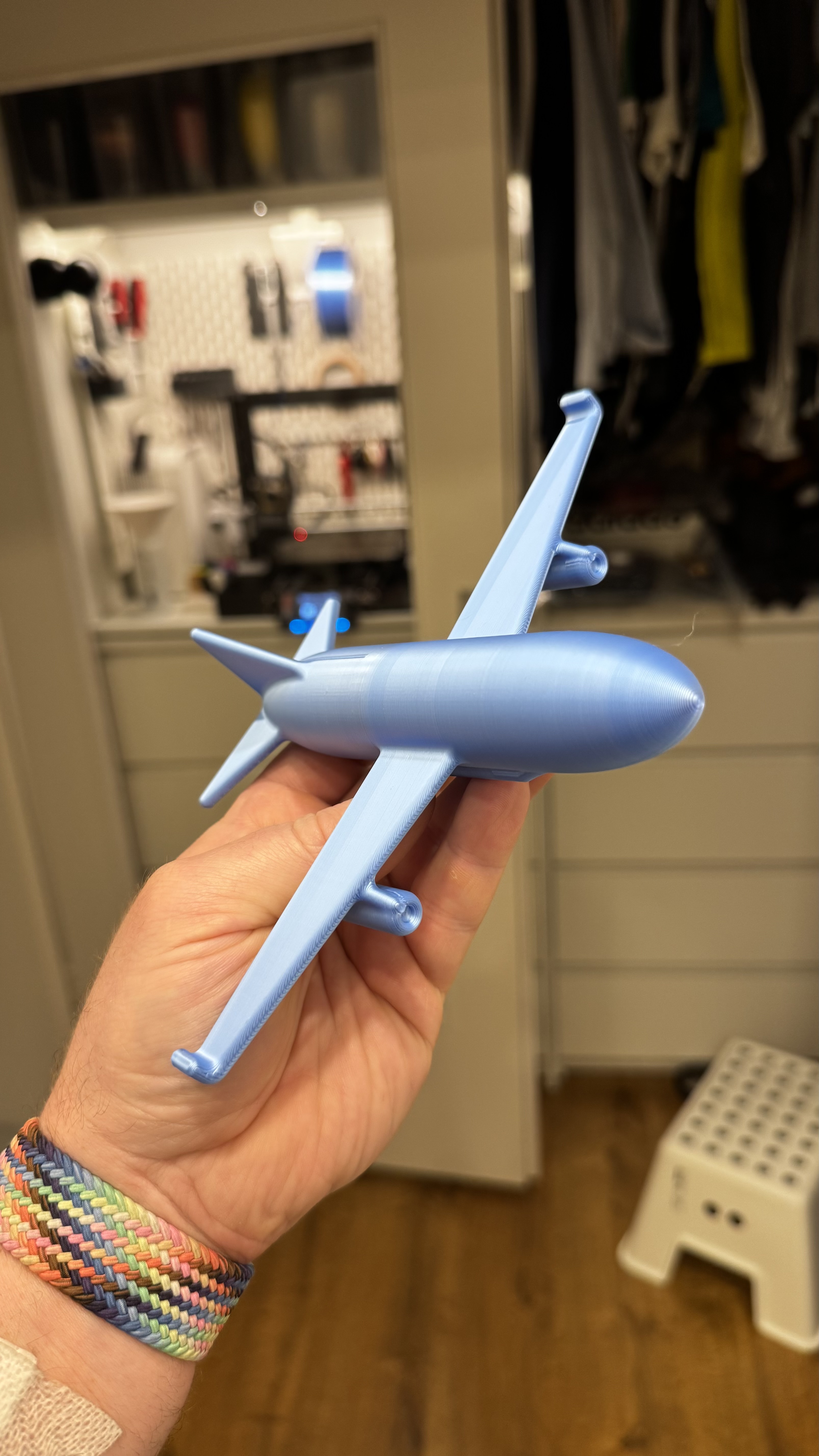 Flugzeug mit 2 Triebwerken / Airplane with 2 Engines