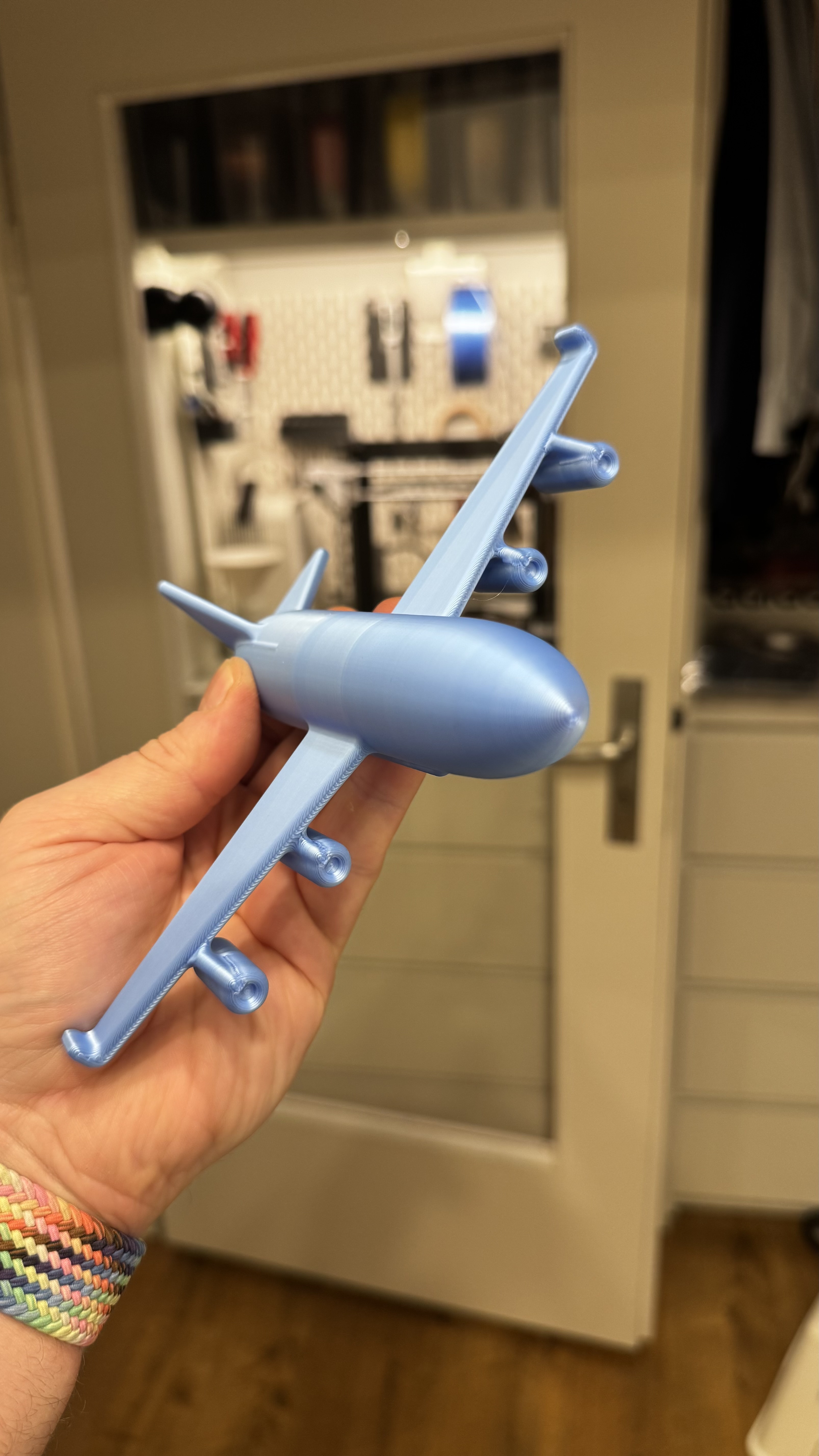 Flugzeug mit 4 Triebwerken / Airplane with 4 Engines