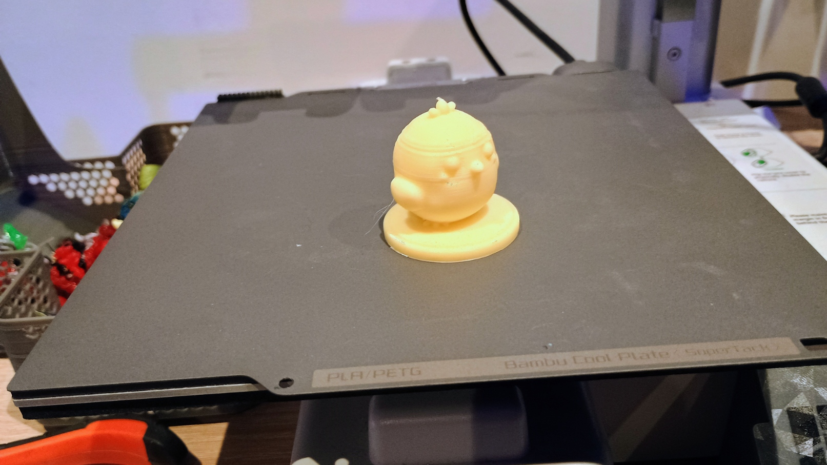 Miniatura 2 do modelo 3D Easter chicken